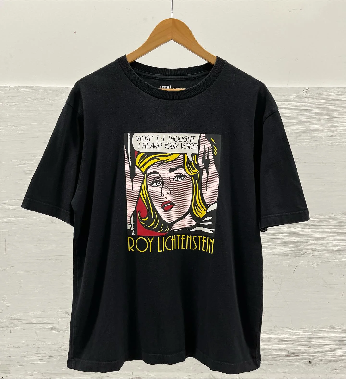 💚 Roy Lichtenstein tee 
.
$15 + ship
DM to purchase
All proceeds go to @dcabortionfund -  they help provide abortion access to those in need.
.
Medium
Pit-to-Pit = 20
Length = 28
.
___________________________
#ichtenstein #warhol #popart #hungryvint