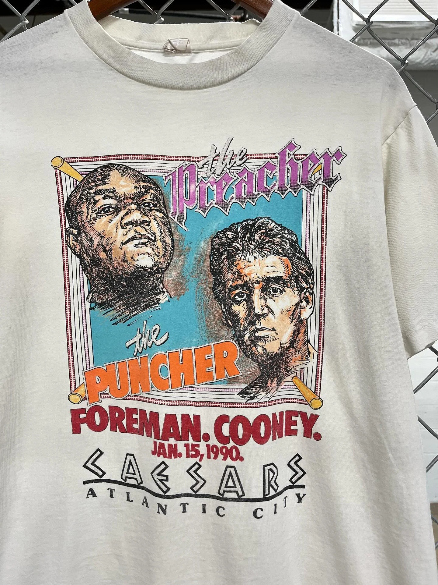💚 Vintage Boxing tee
.
George Foreman vs Gerry Cooney was billed as &lsquo;The Preacher vs The Puncher&rsquo;. Foreman won this Atlantic City fight in the 2nd round, and it was a key moment in his comeback after retiring to be a pastor. It was the l