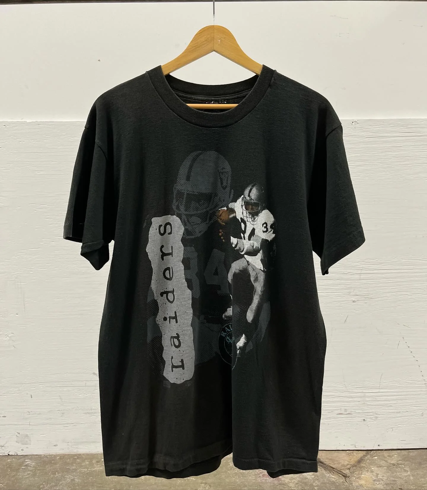 💚 Vintage Bo Jackson tee
.
$55 + ship
DM to purchase
All proceeds go to @dcabortionfund. 
They help provide abortion access for all.
.
Large
Pit-to-Pit = 21
Length = 29
Single Stitch
.
___________________________
#salemsports #bojackson #raiders #nf