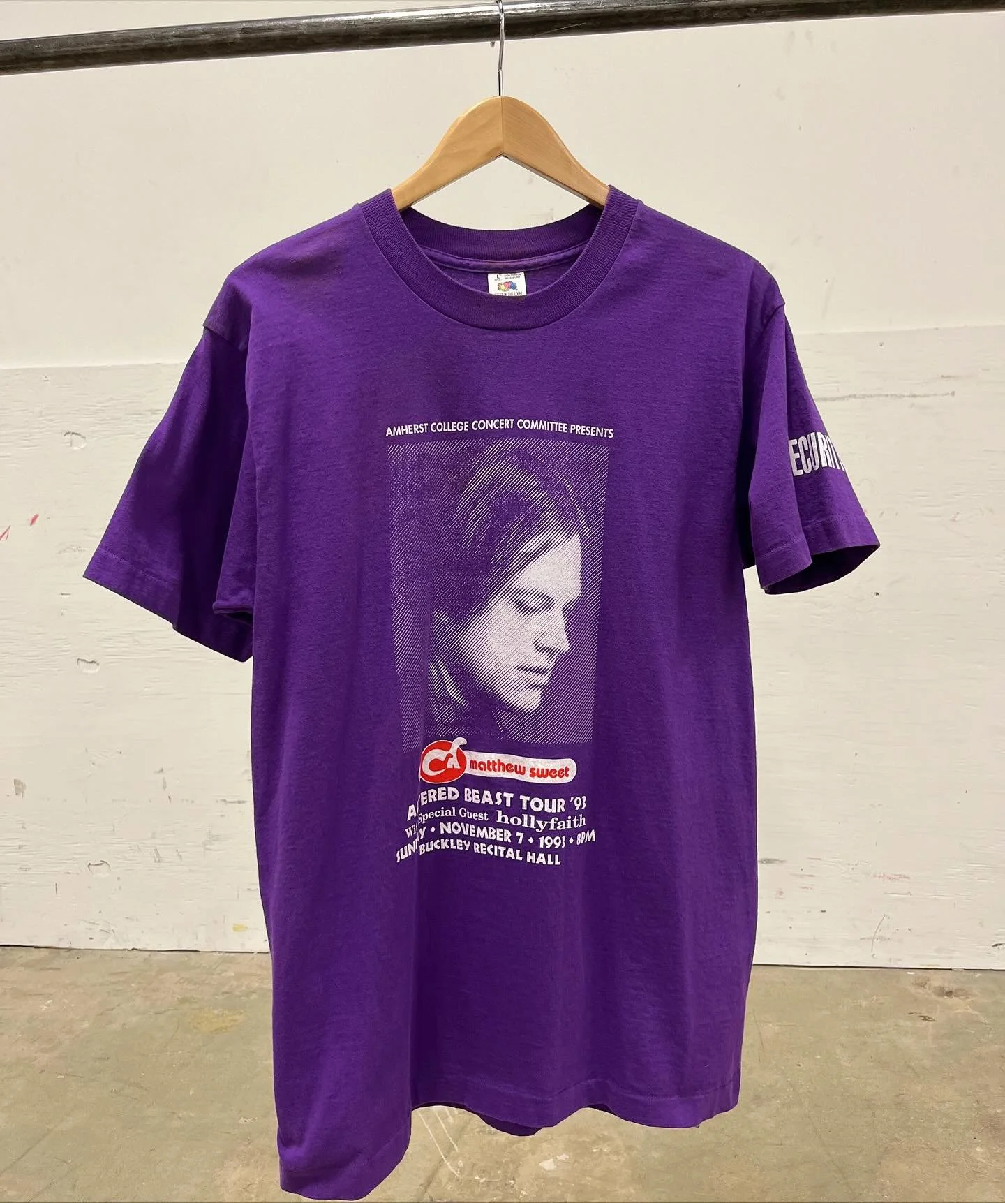 💚 Vintage Matthew Sweet Amherst tee 
.
From the Novmeber 7th, 1993 Altered Beast tour stop at @amherstcollege 
.
$50 + ship
DM to purchase
All proceeds go to @dcabortionfund. 
They help provide abortion access for all.
.
Large
Pit-to-Pit = 21
Length