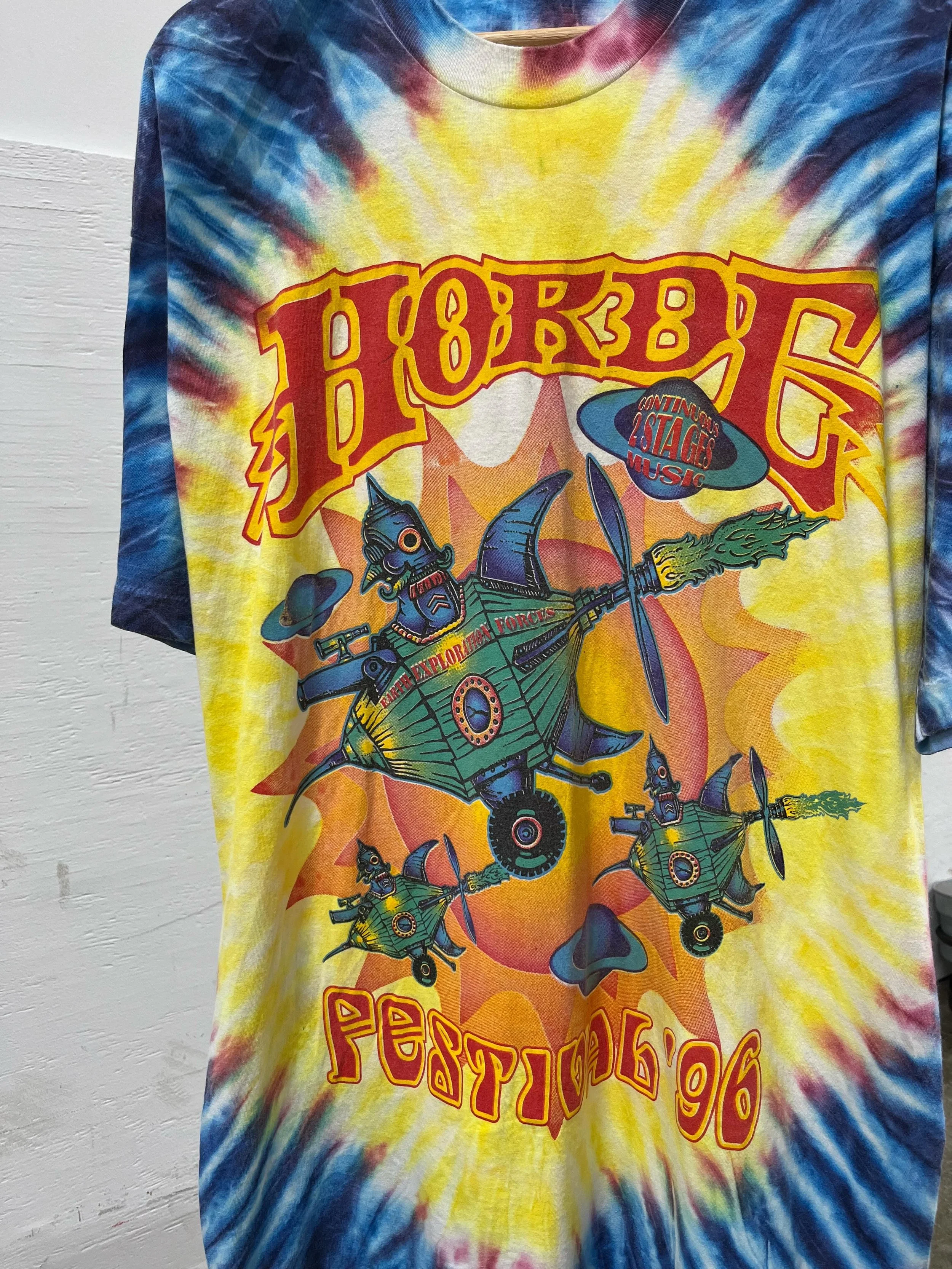 💚 Vintage &lsquo;96 HORDE tour tee 
.
Horizons of Rock Developing Everywhere or H.O.R.D.E. Festival was a summer rock festival started by Blues Traveller in &lsquo;92.
.
$75 + ship
DM to purchase
All proceeds go to @dcabortionfund. 
They help provid