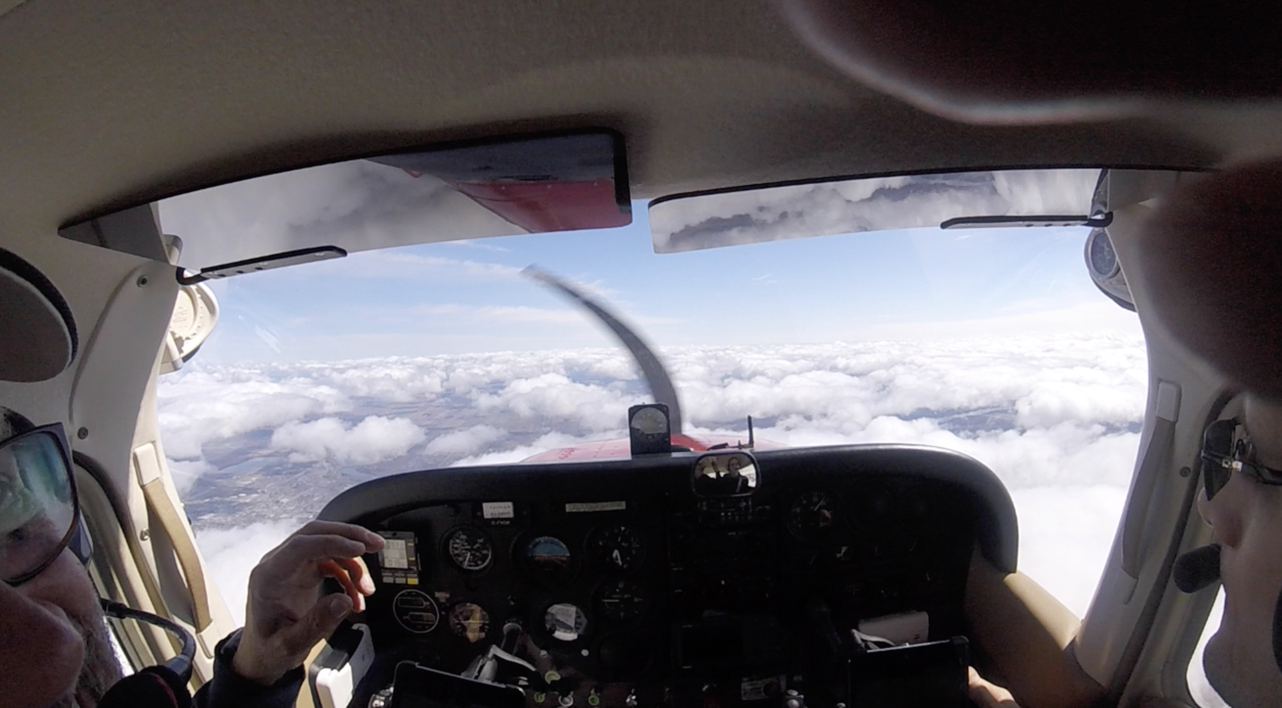 Au dessus de nuages épars
