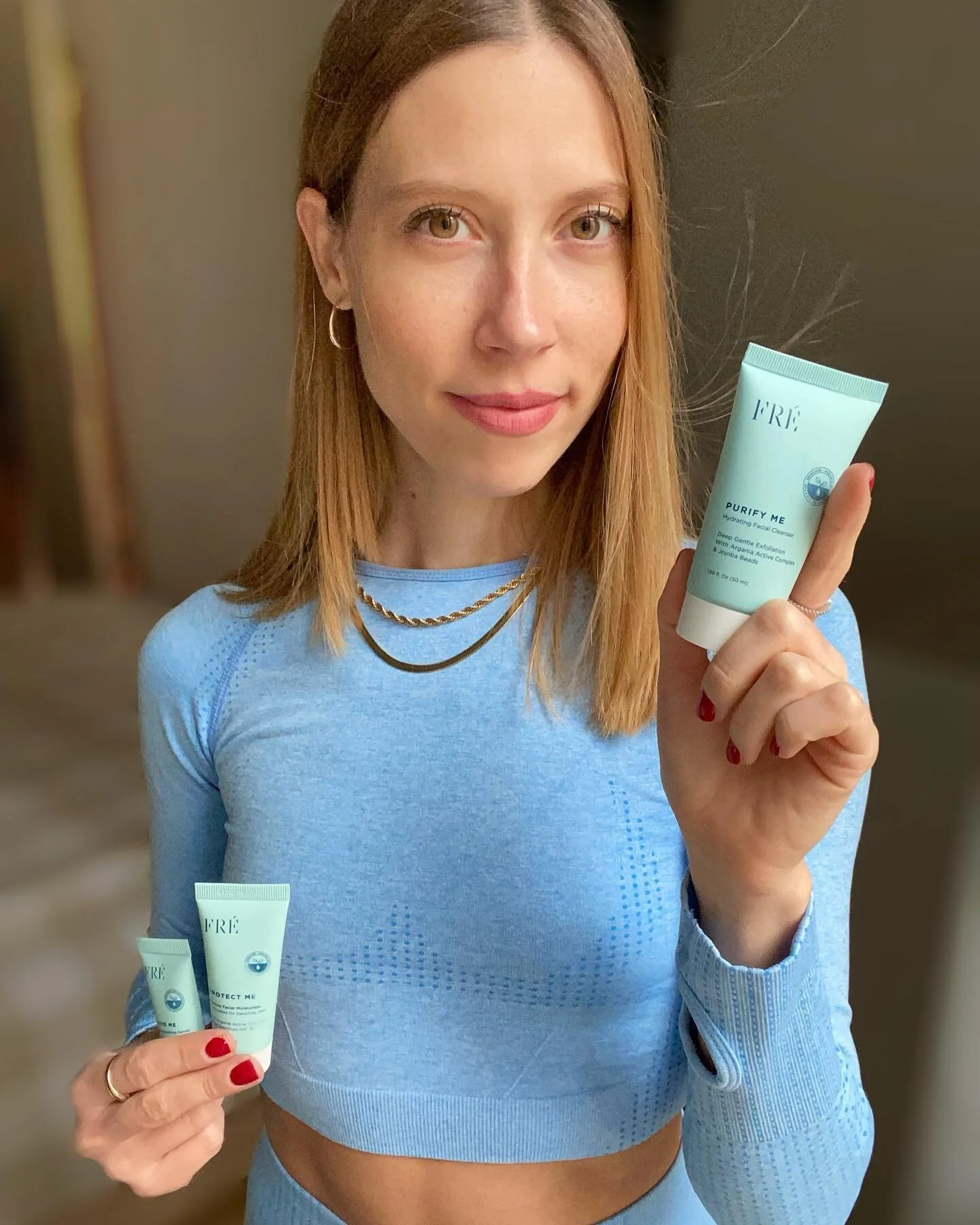 🎁 𝐆𝐈𝐕𝐄𝐀𝐖𝐀𝐘 🎁

I am SO excited that in collaboration with @freskincare we give you a chance to 𝐖𝐈𝐍 this incredible @freskincare set! One lucky winner will receive my favorite set, 
𝐓𝐡𝐞 123𝐅𝐑𝐄̀ 💙 (worth 97&euro;) 
 
HOW TO WIN:

1️⃣