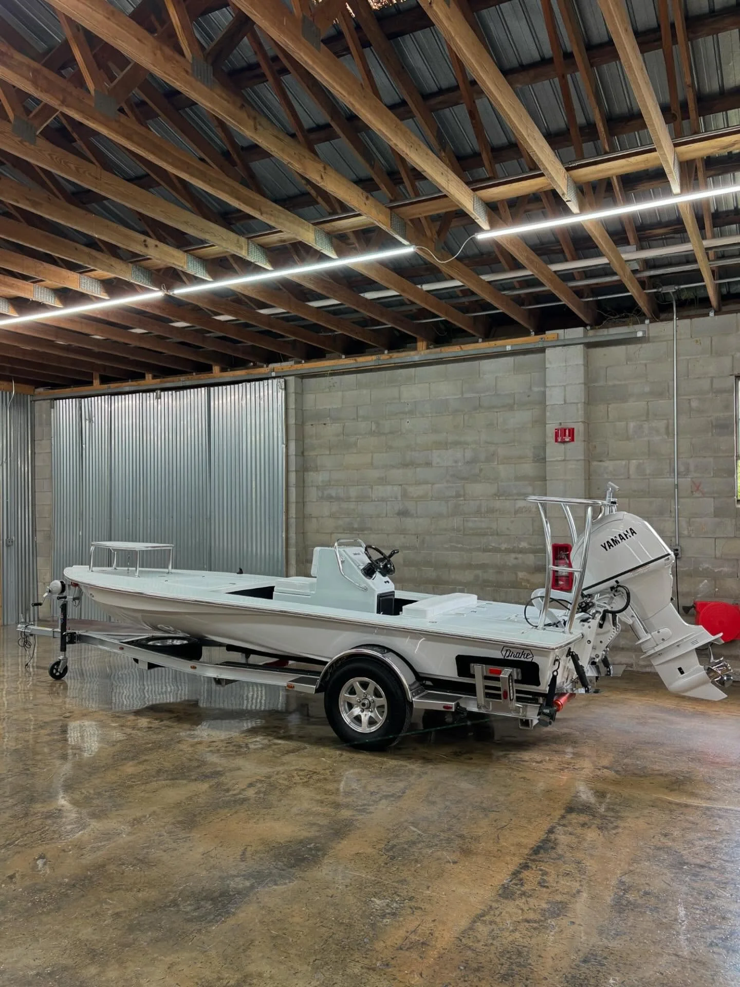 A sweet Nomad 2.0 for our pal @stripstruck. A similar color scheme as his previous Nomad with some updated options and details 🤘🏽 #drakeskiffs #drakeboatworks #neversettle