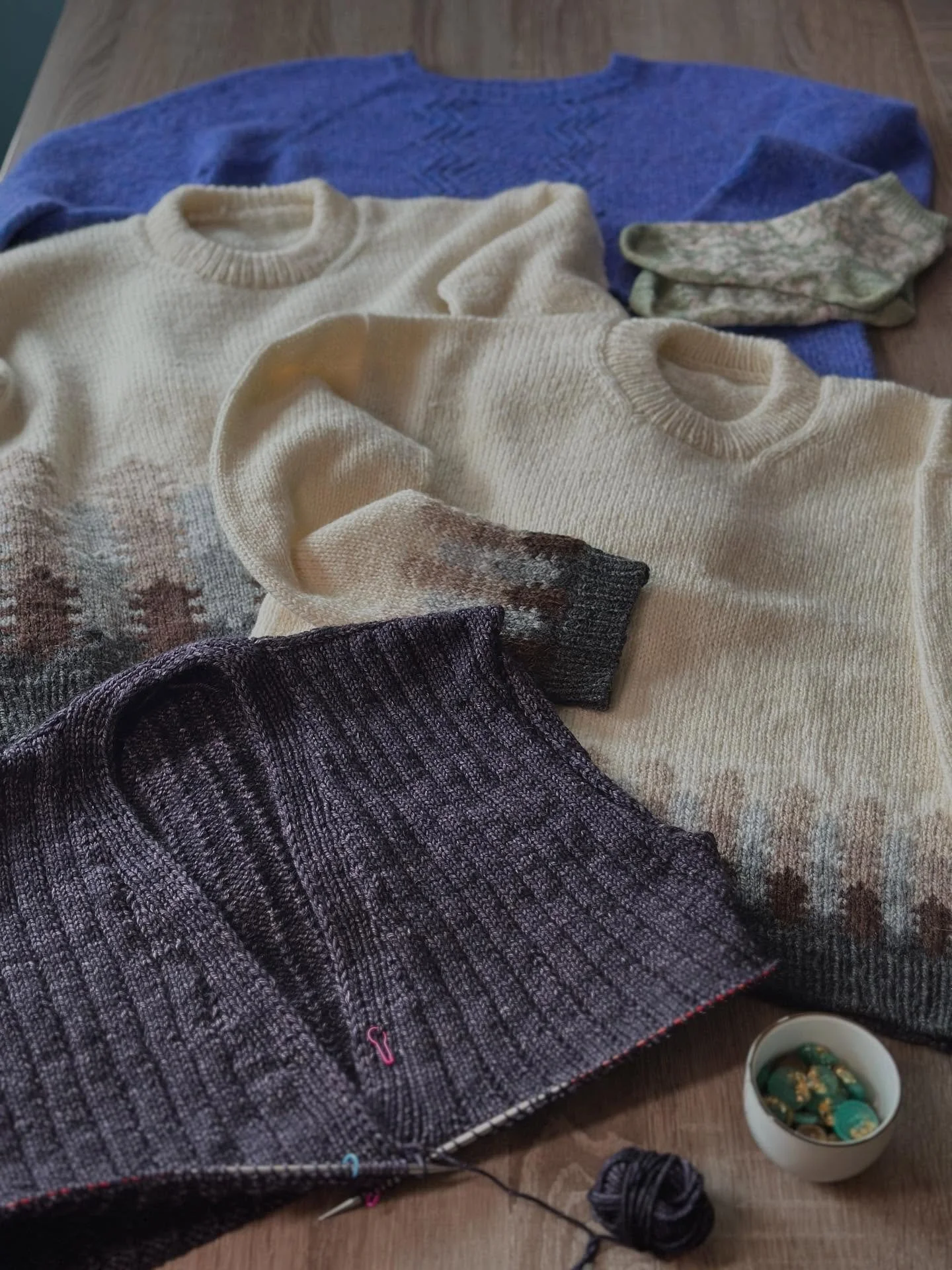 My (mostly) finished objects from August! I&rsquo;ve even got some buttons to add to this mix. It didn&rsquo;t feel right excluding my Fidalgo Cardigan WIP since I&rsquo;ve made some good progress over the last few days. 🤷🏻&zwj;♀️ 

I don&rsquo;t k