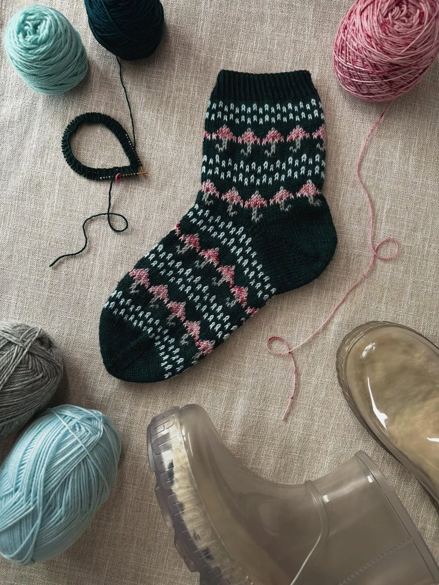 We&rsquo;re almost halfway through #socktober so it&rsquo;s only fitting that I&rsquo;m a little over halfway through my second pair of Rain City Socks. ☔️

I had Thomas go through my yarn stash to pick colors for his pair, and he picked so well! I l