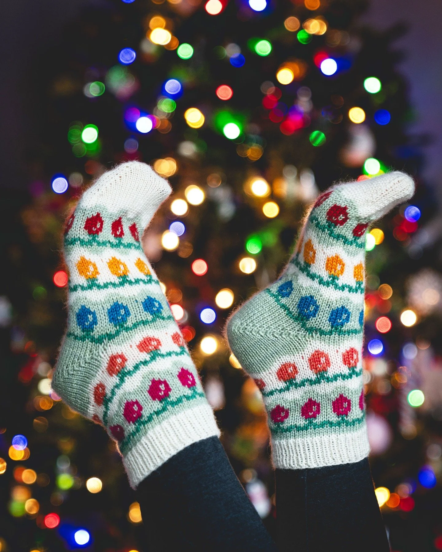 ✨Tis the season for festive socks ✨

I absolutely love knitting fun socks, especially around the holidays. I wanted to round up a few of my sock patterns that work well for the holiday season, especially if you're looking to use advent yarn!

1. Trim