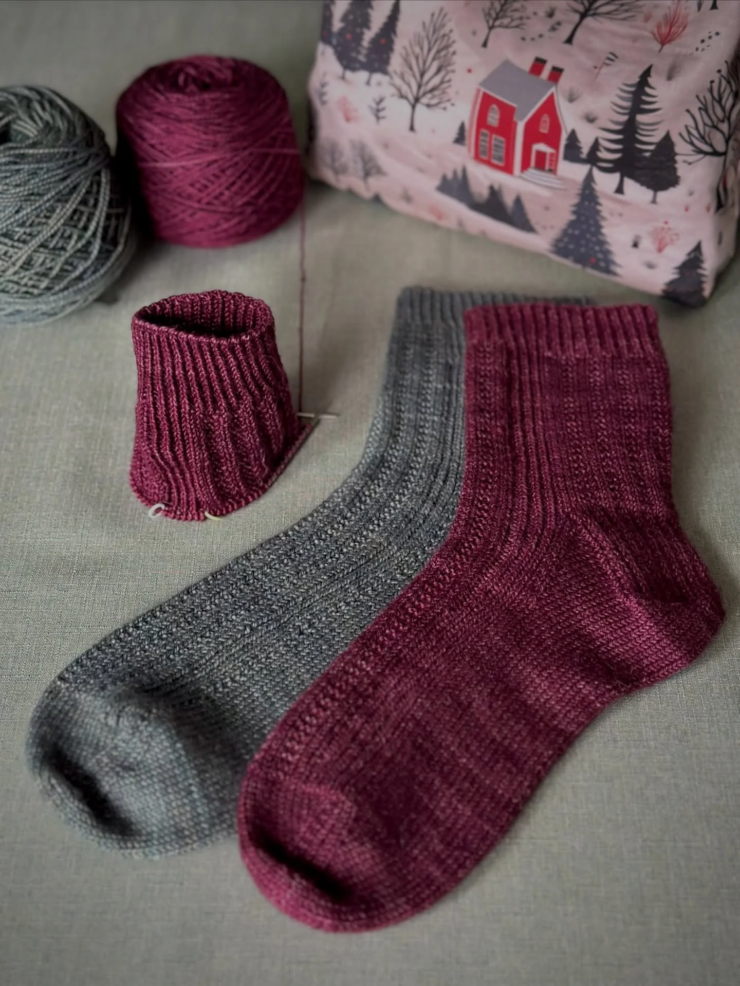 I think maybe I&rsquo;ve been a bit influenced by the holidays for my color selection 🤔

I&rsquo;ve nailed down the pattern for my Anacortes Sock, and now I just need to get the matching pairs done some Thomas and I can wear them by Christmas! Can I