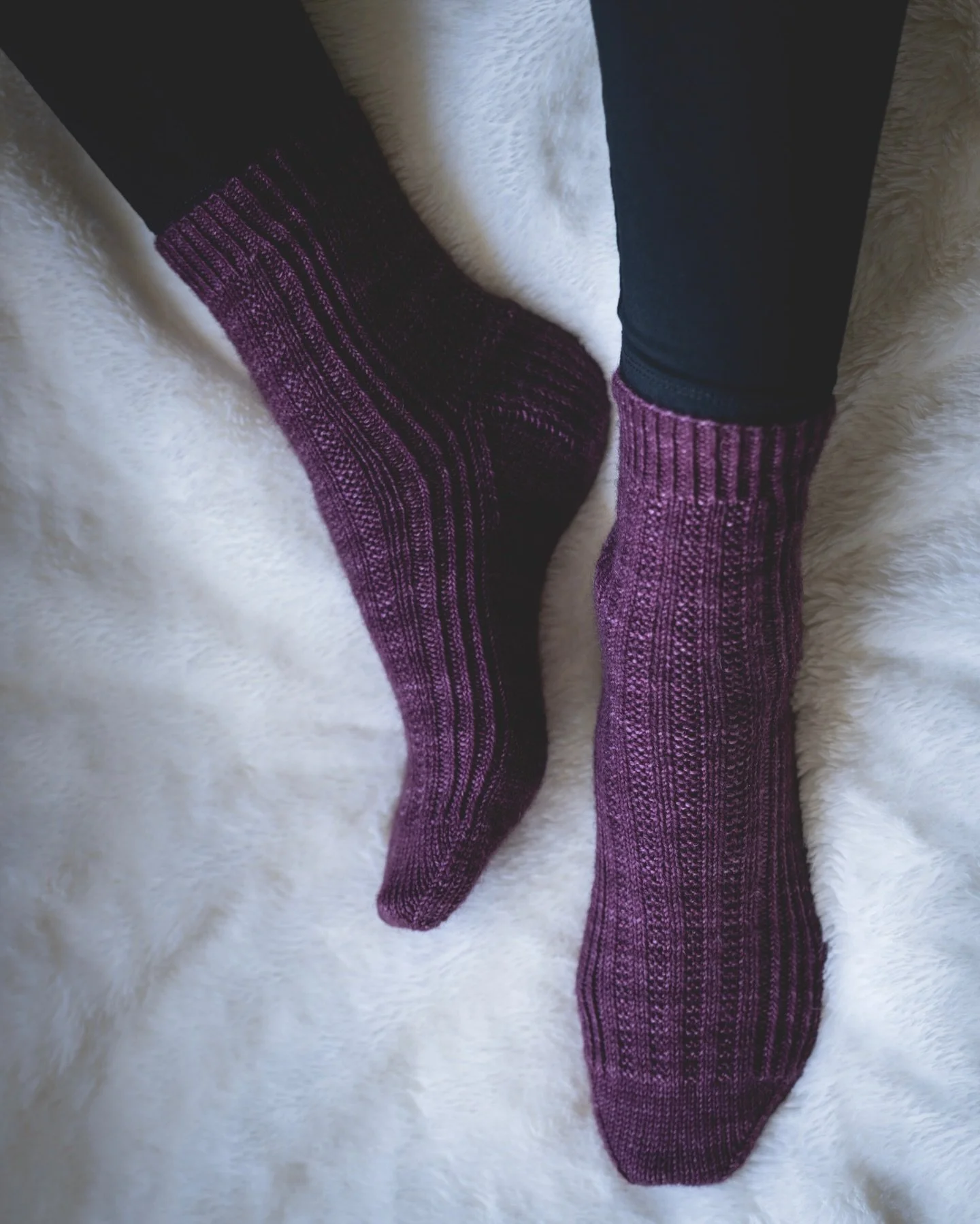 Introducing the Anacortes Socks 🧦 

This design features a deceptively simple 2x2 broken rib pattern that is divided by a simple 1x1 half-twisted rib panel on either side of the foot to draw the eye down the sock.

This is an incredibly fun pattern 
