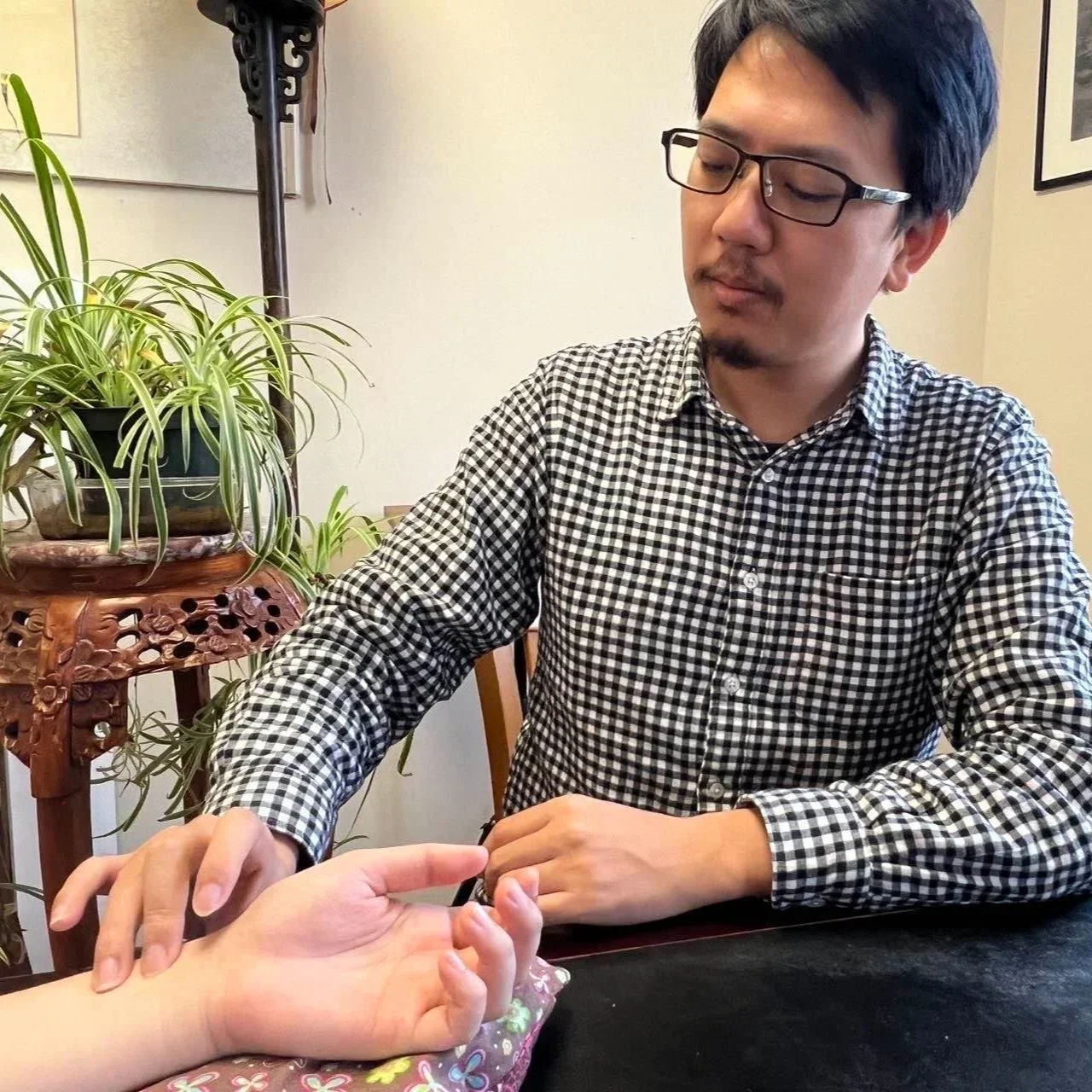 Inheriting Benevolence Across Oceans, Demonstrating Responsibility in Rescue—— The Path of Traditional Chinese Medicine Practitioner Jason Ni