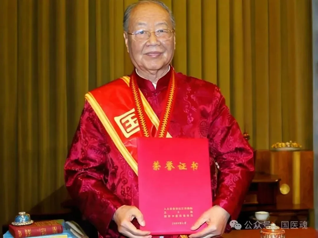 Chronicles of the Grandmasters: Deng Tietao &amp; Zhu Liangchun — “An Iron-Backbone Doctor” and the “Master of the Five Poisons,” Two Brilliant Jewels Whose Friendship Lit Up an Era 
