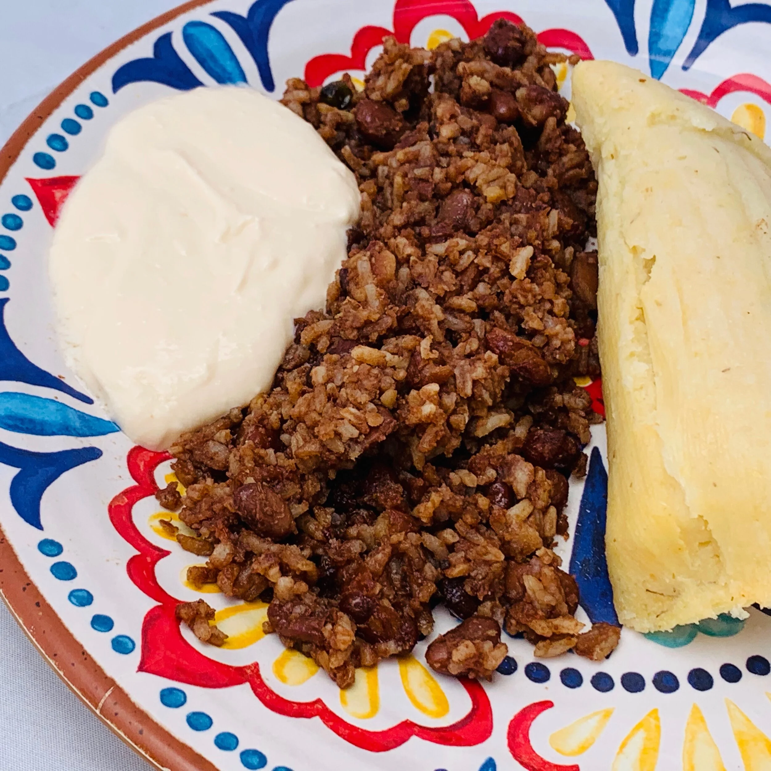 Temal de elote con casamiento y crema
