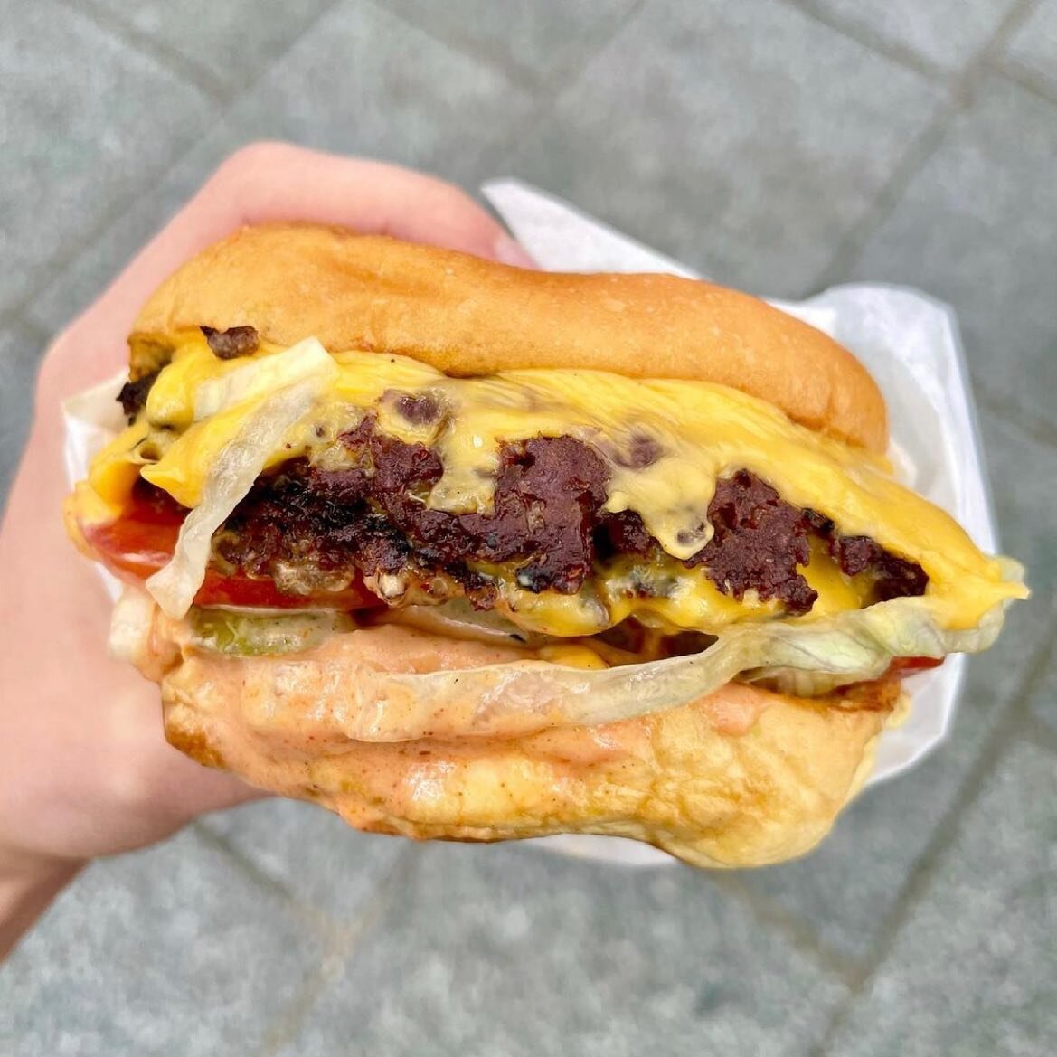 🍔CONCOURS🍔
Gagner un burger, &ccedil;a vous dit ?
@joinpulp , c'est l'app qui vous permet de commander Echo en click &amp; collect ! Et ensemble, on a d&eacute;cid&eacute; de vous faire gagner notre d&eacute;licieux Double Echo Smash Burger, en cli