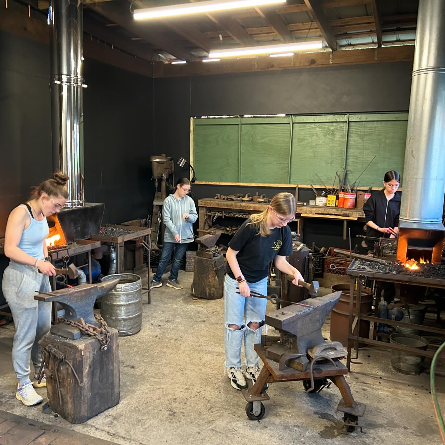 A spot just opened in this Friday night&rsquo;s Women/Non- binary Forge basics class with @flagmountain.studio, starting at 6pm. It will be the last opportunity for a while in our women&rsquo;s/non-binary classes, sign up at the website while you sti