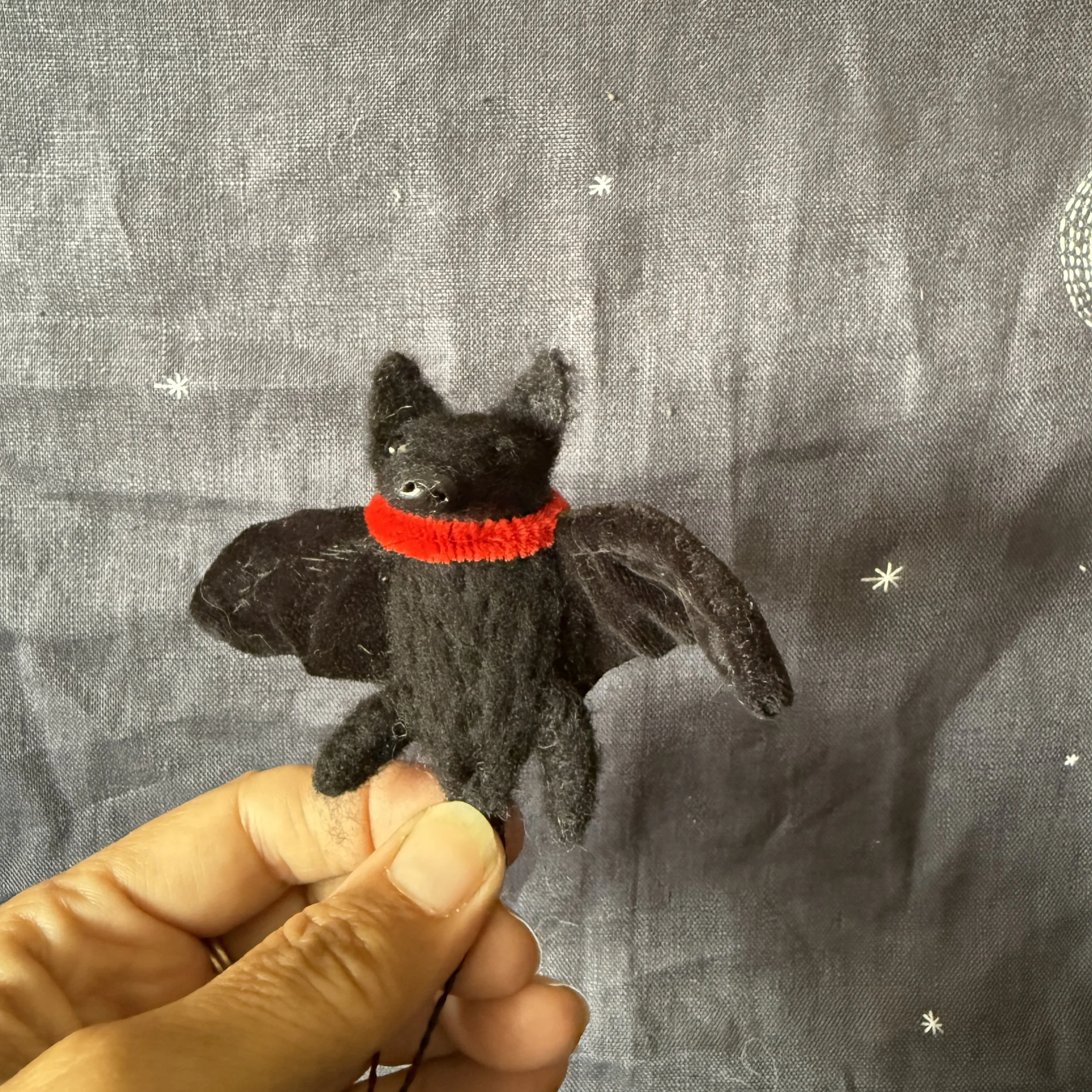 needlfelted-animal-bat celestine and the hare_6261.jpg