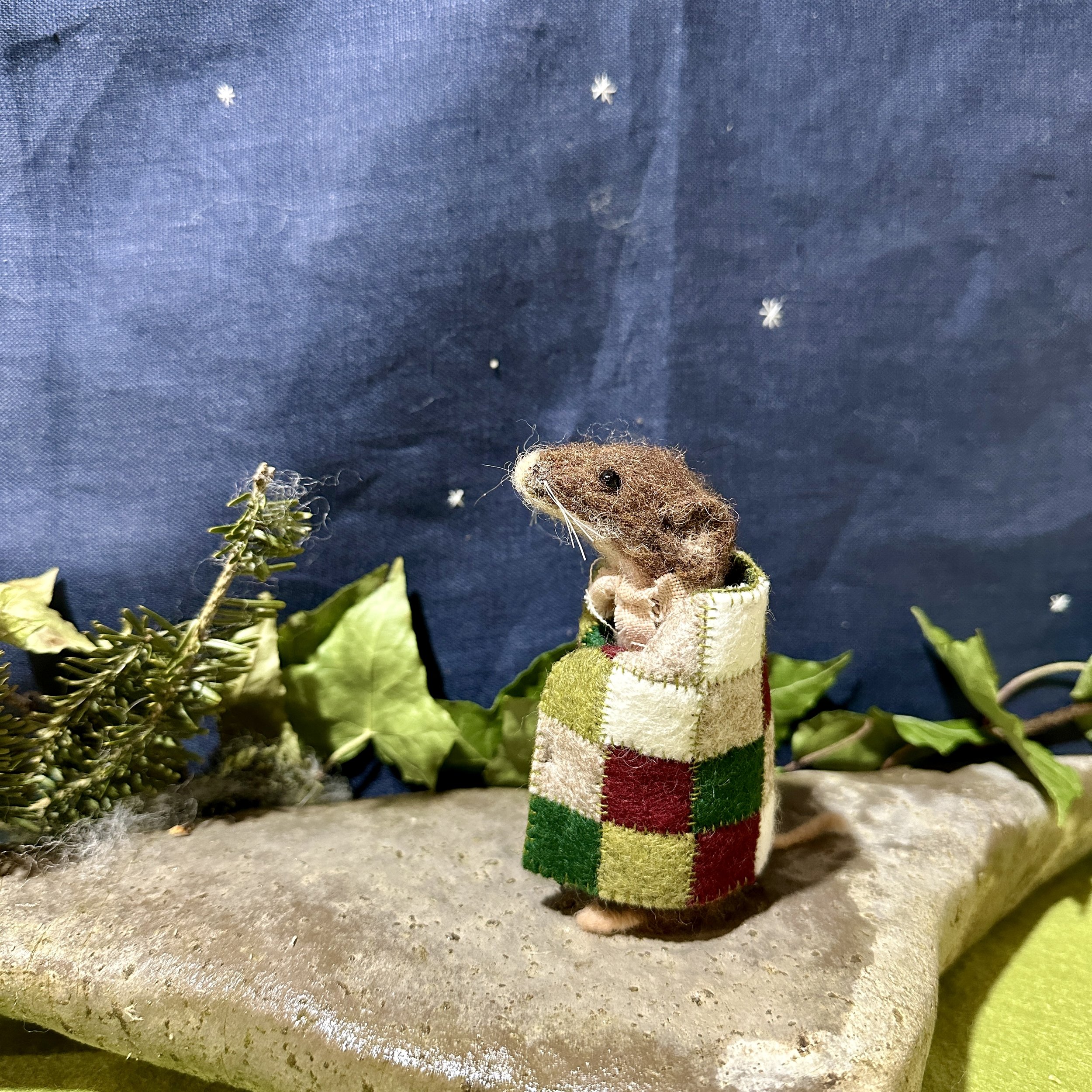felted mouse celestine and the hare quilt .jpg