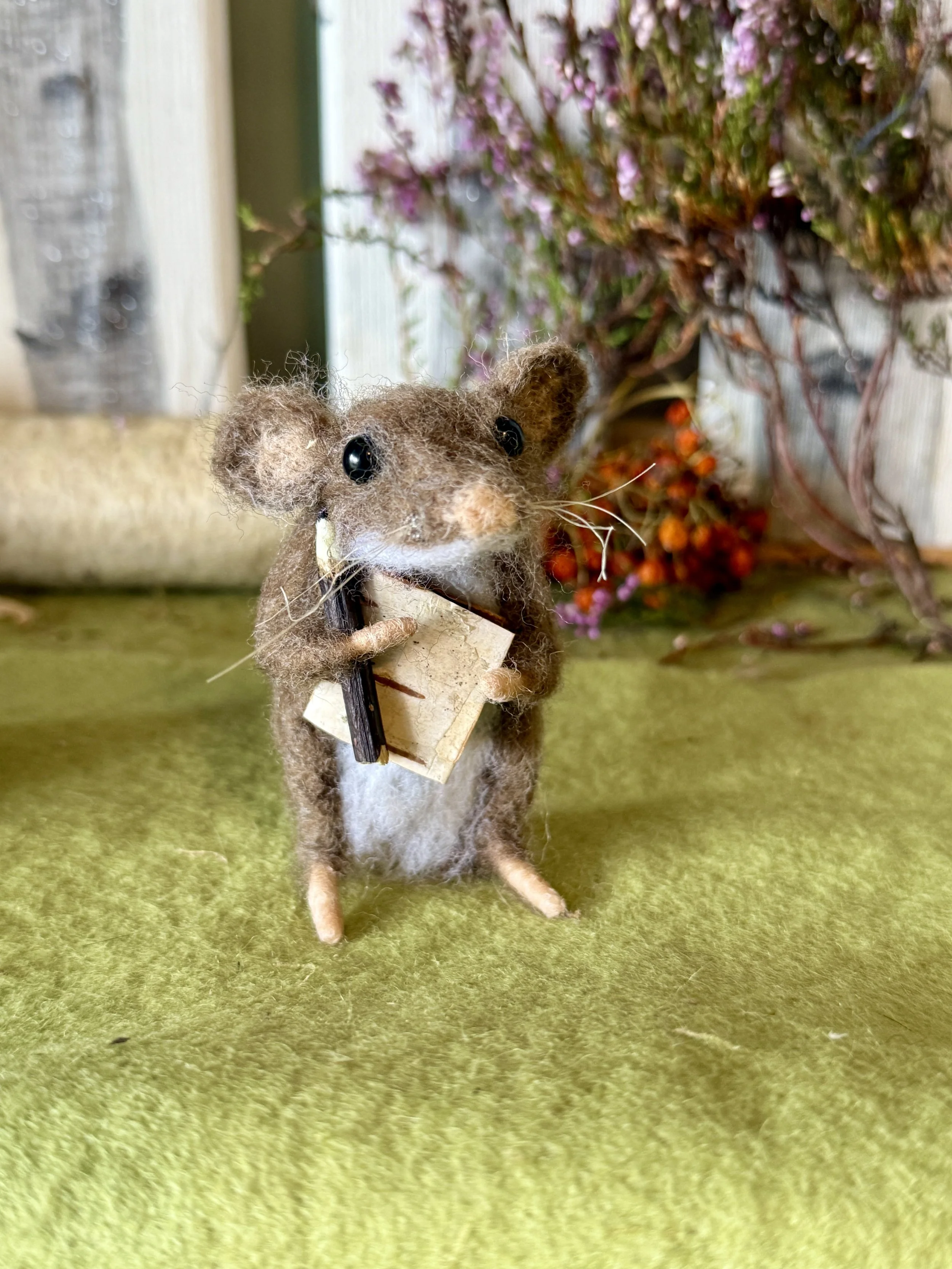 needlfelted-animal-mice celestine and the hare_6358.jpg