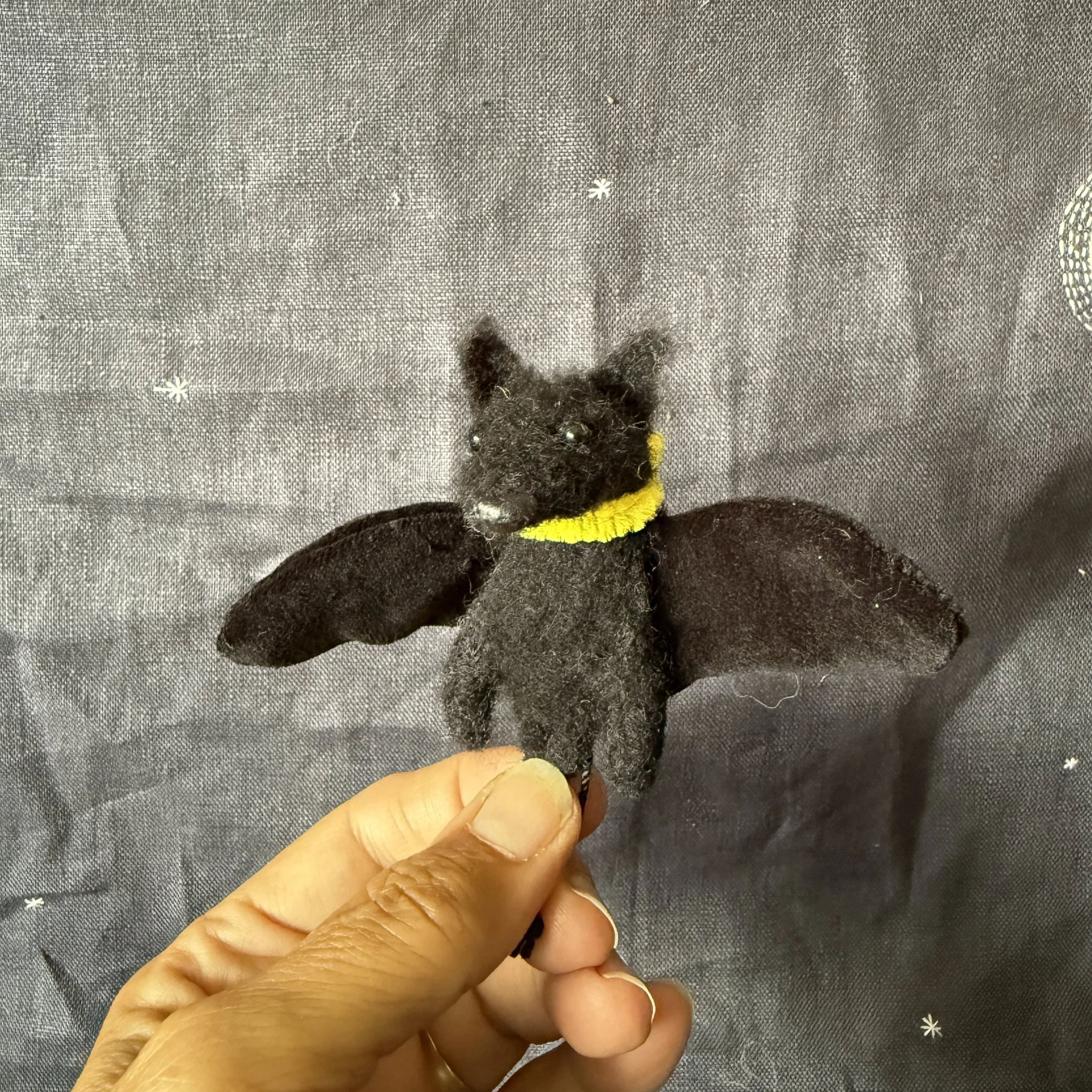 needlfelted-animal-bat celestine and the hare_6259.jpg