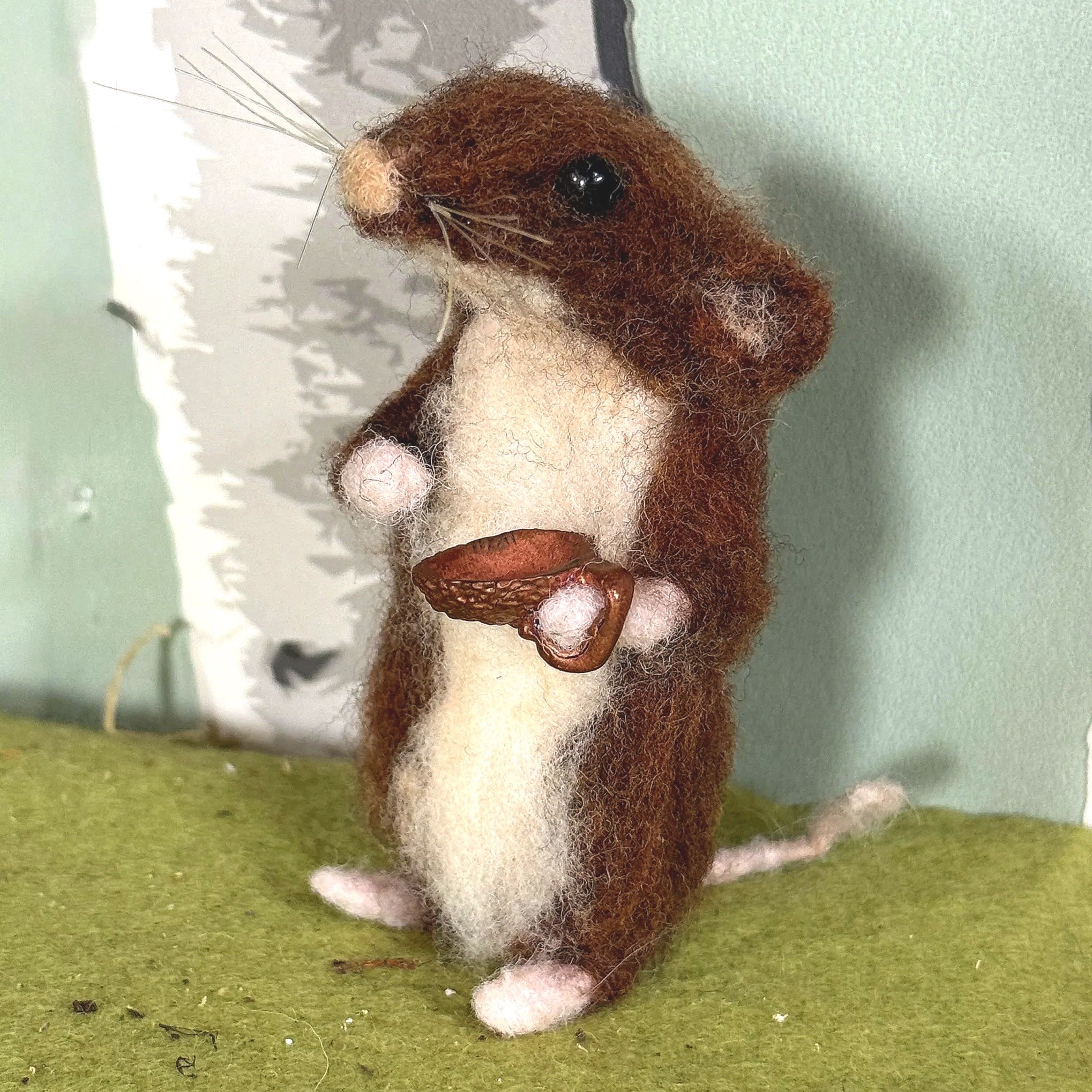 felted+mouse+with+cup+celestine.jpg