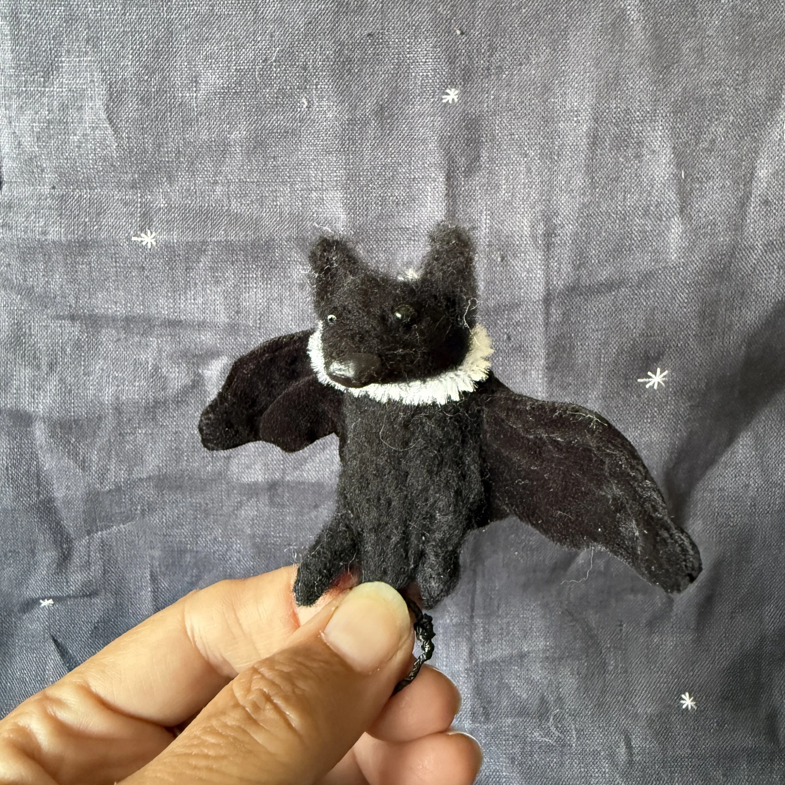 needlfelted-animal-bat celestine and the hare_6276.jpg