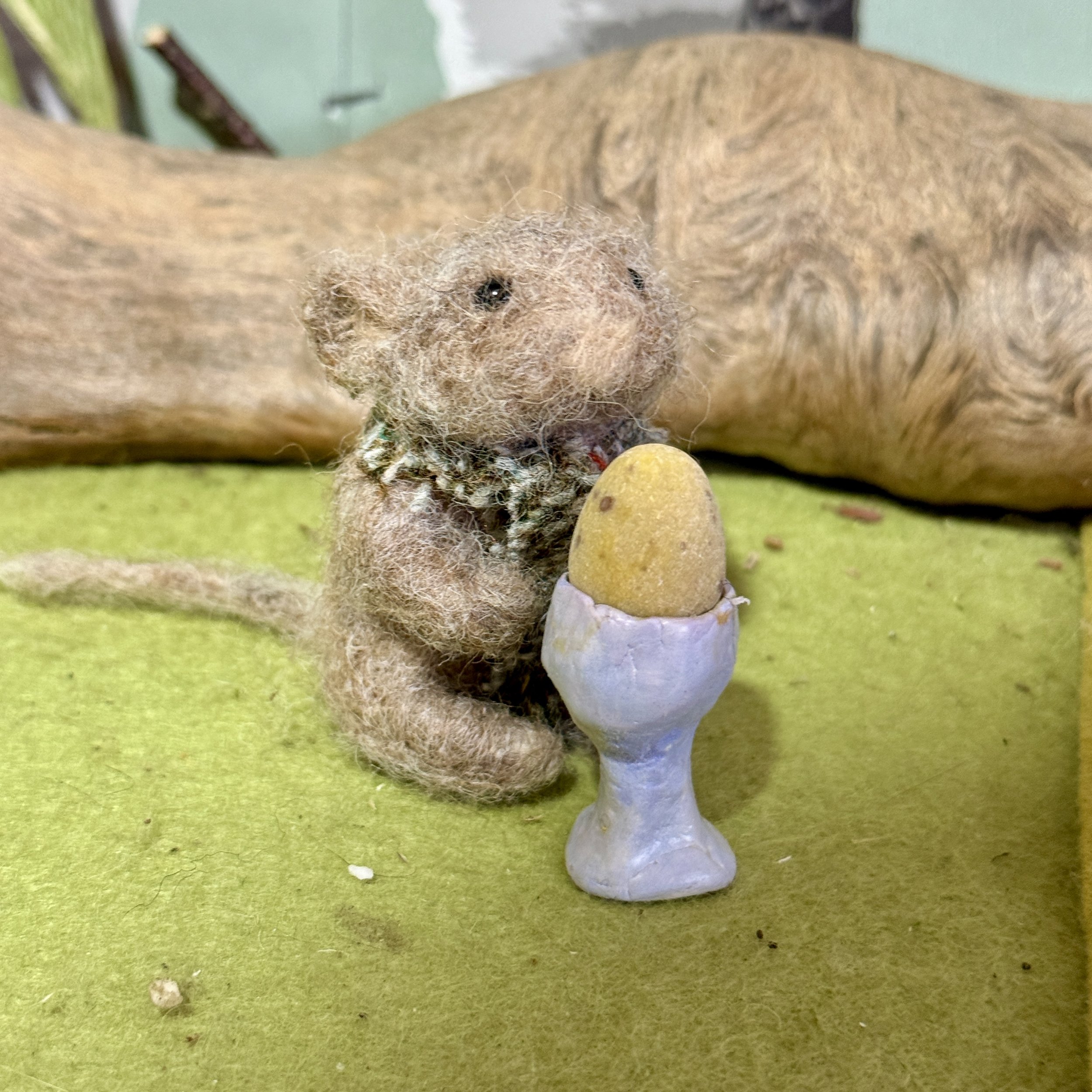 Needle felted small animal celestine and the hare _2806.jpg