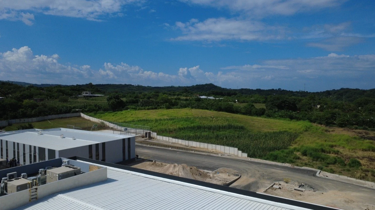 instituto-retos-fundacion-touno-steiner-avances-de-construccion-agosto-2026-concorda-constructora-arquitectos-el-salvador-0.JPG
