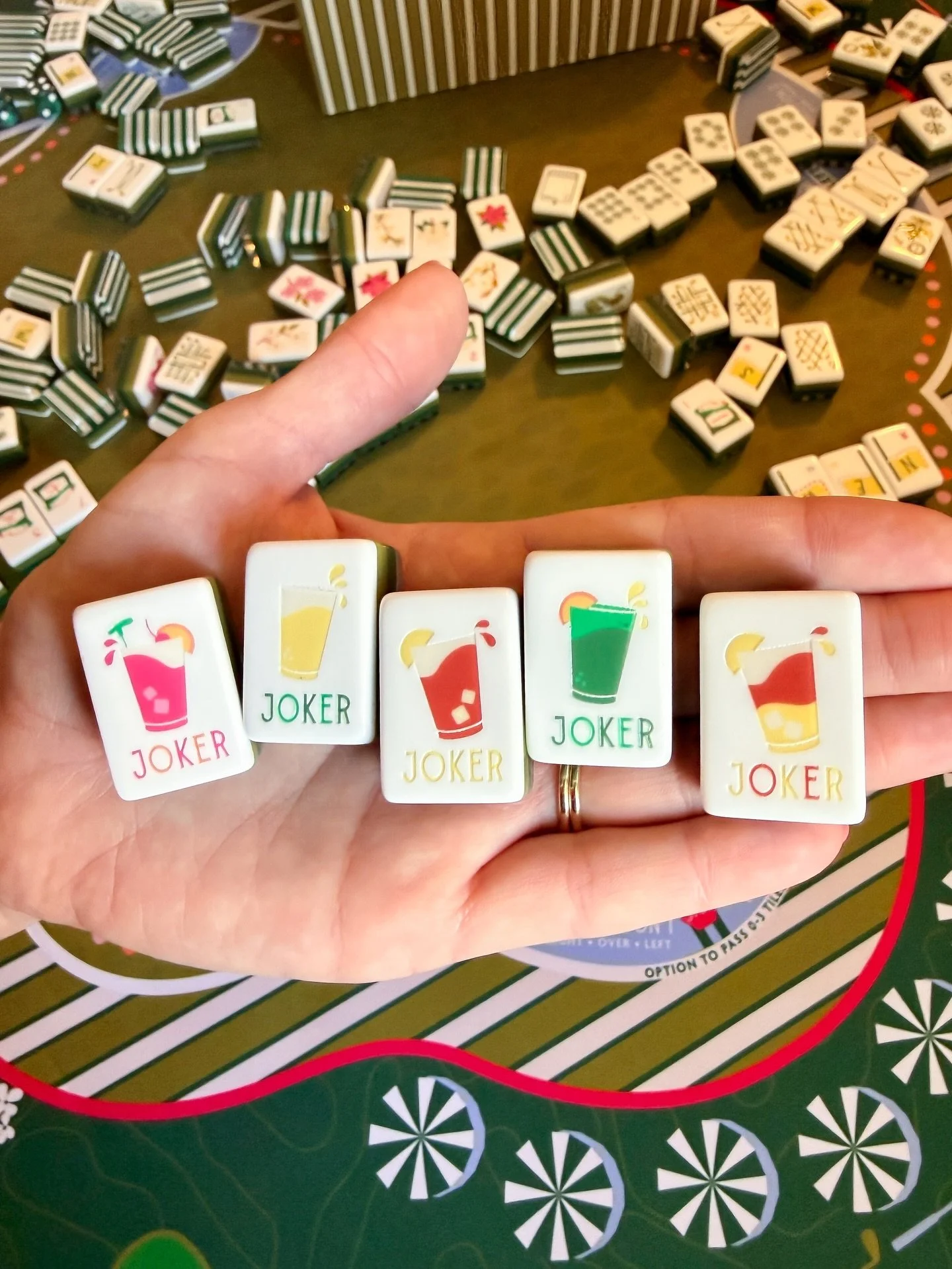 Bird Bam Cheers! Which joker are you toasting with?

#haleywoodesign #branddesigner #graphicdesigner #golfmahjong #mahjong