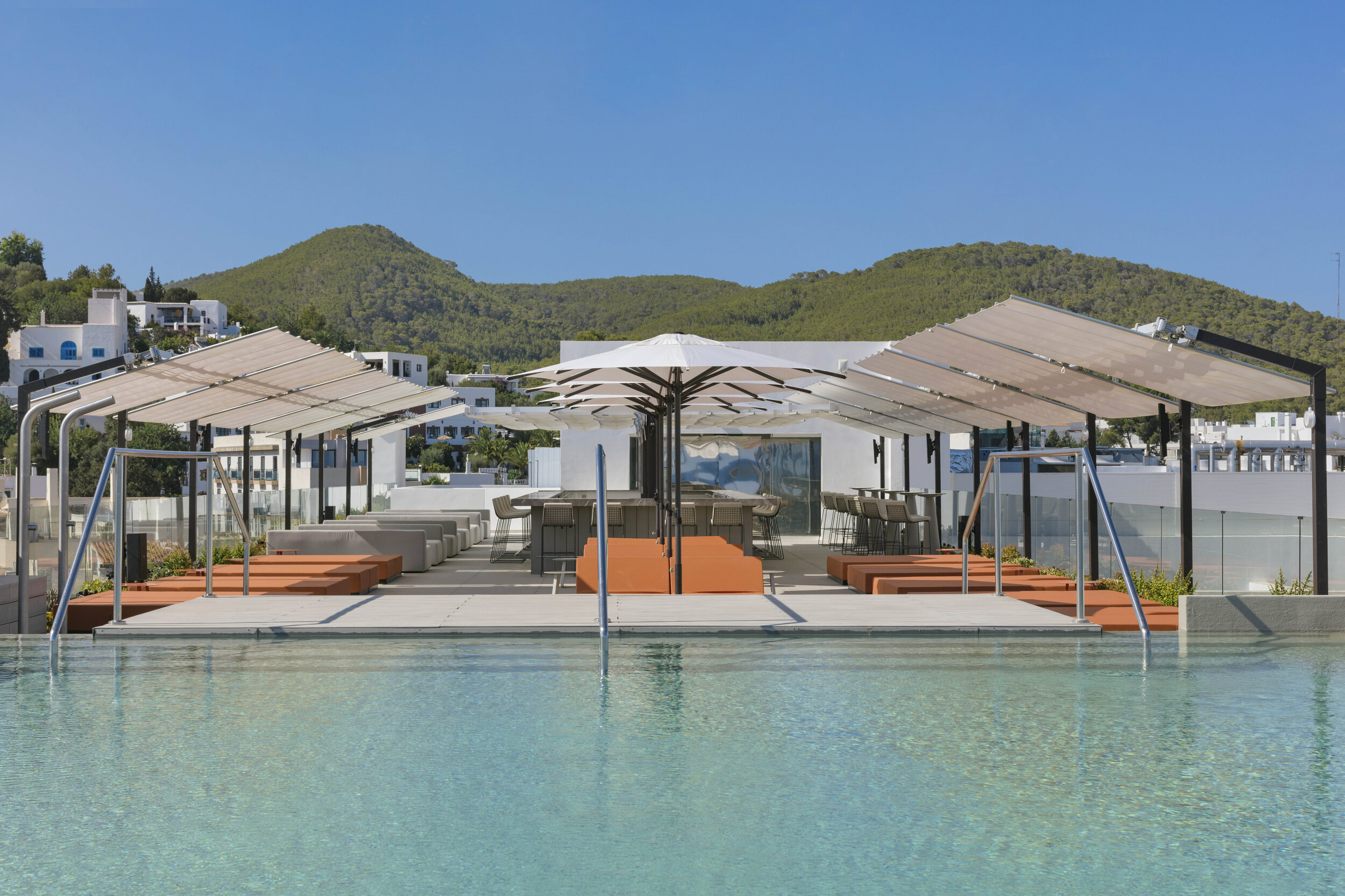 El hotel W Ibiza reabre sus puertas el 3 de junio con el lanzamiento de su nuevo rooftop bar sólo para adultos, Glow y el restaurante La Llama — Idónea Comunicación