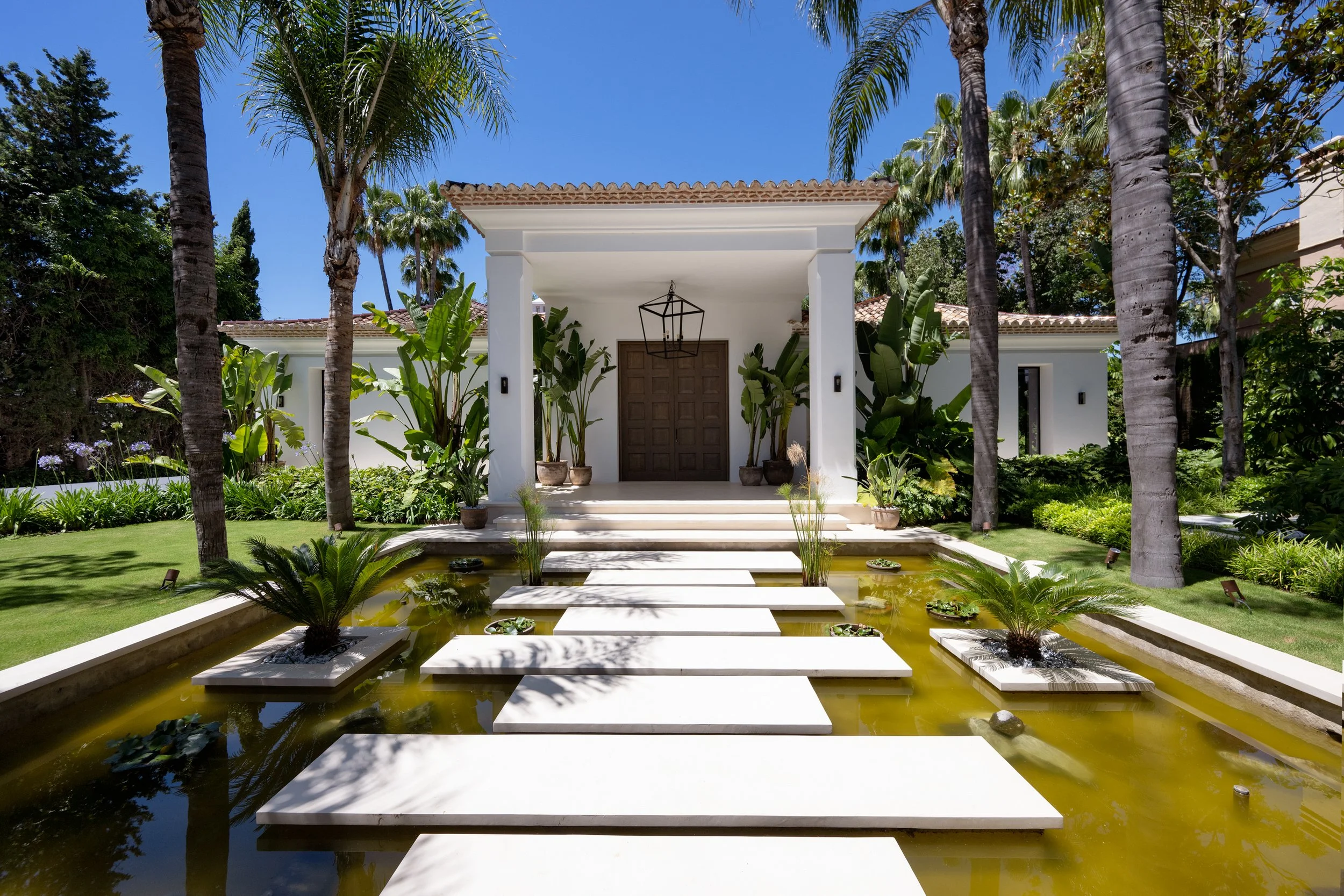 OMEO DESIGN presenta Casa Cenote, un refugio de serenidad y espacios secretos en la Costa del Sol