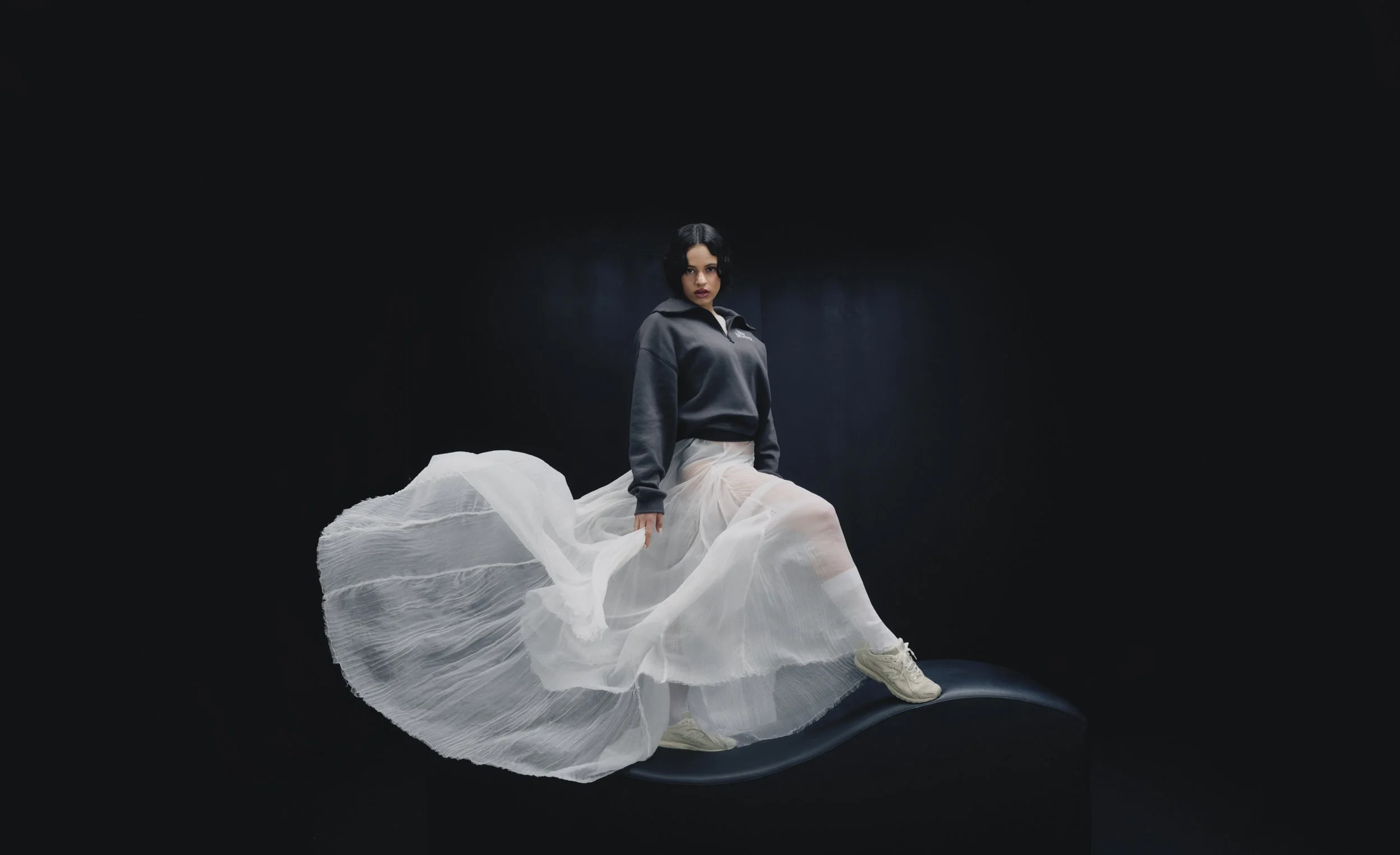 NB_S126_204L_U204L2SZ_Rosalia_Full-Body_Black-Background_02_199_FNL.jpg
