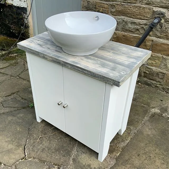 Hand made sink unit with coloured top to match the flooring. #bespoke#chic#create#style#design#love#home#homedecor #homesweethome #contemporaryart #art#artist#bathroom #man#woman#chocolate #coffee#tea#restaurant#ramsbottom#manchester#london