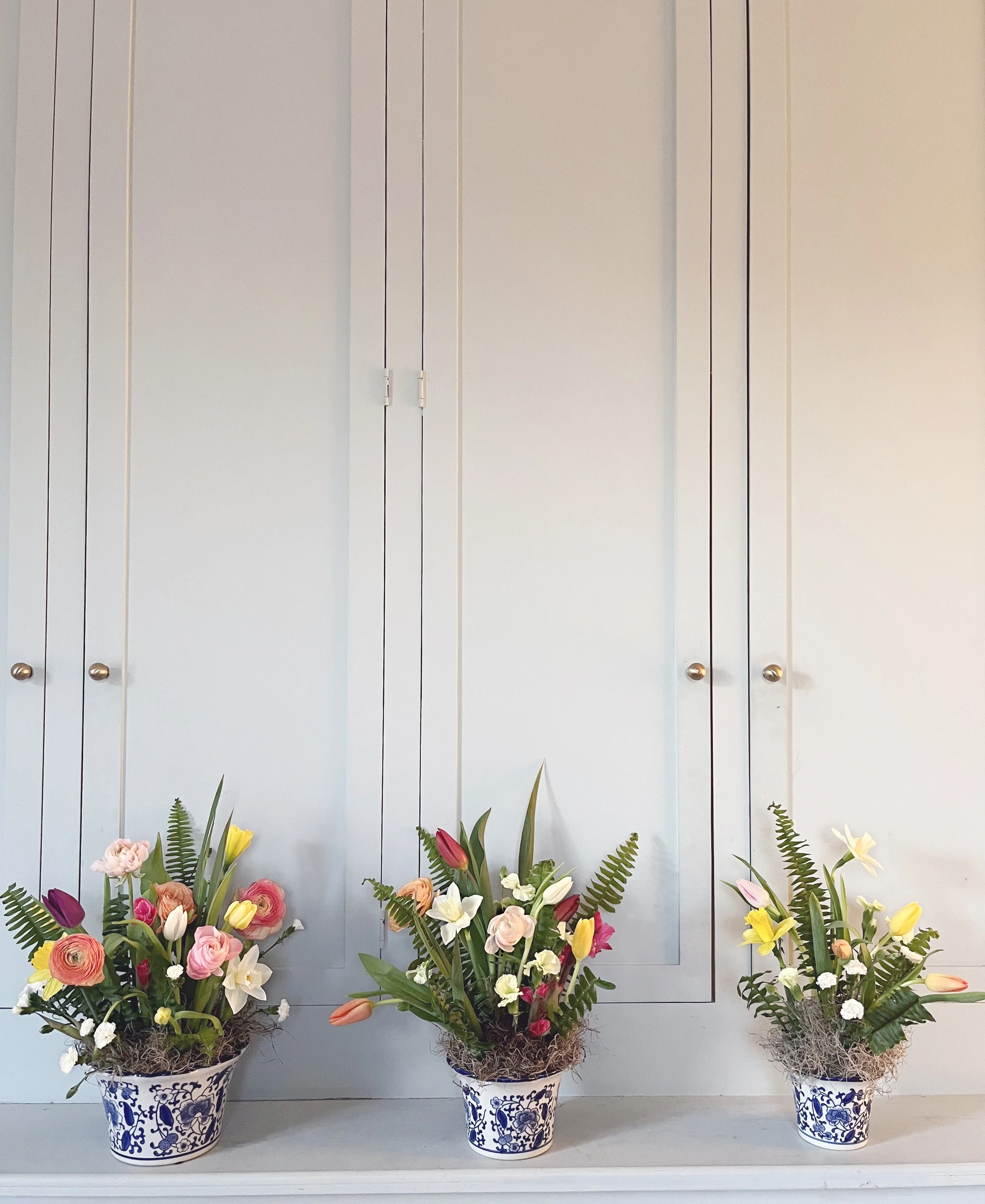 IMG_5416_TRAD CLUE AND WHITE CHIN SET.jpg