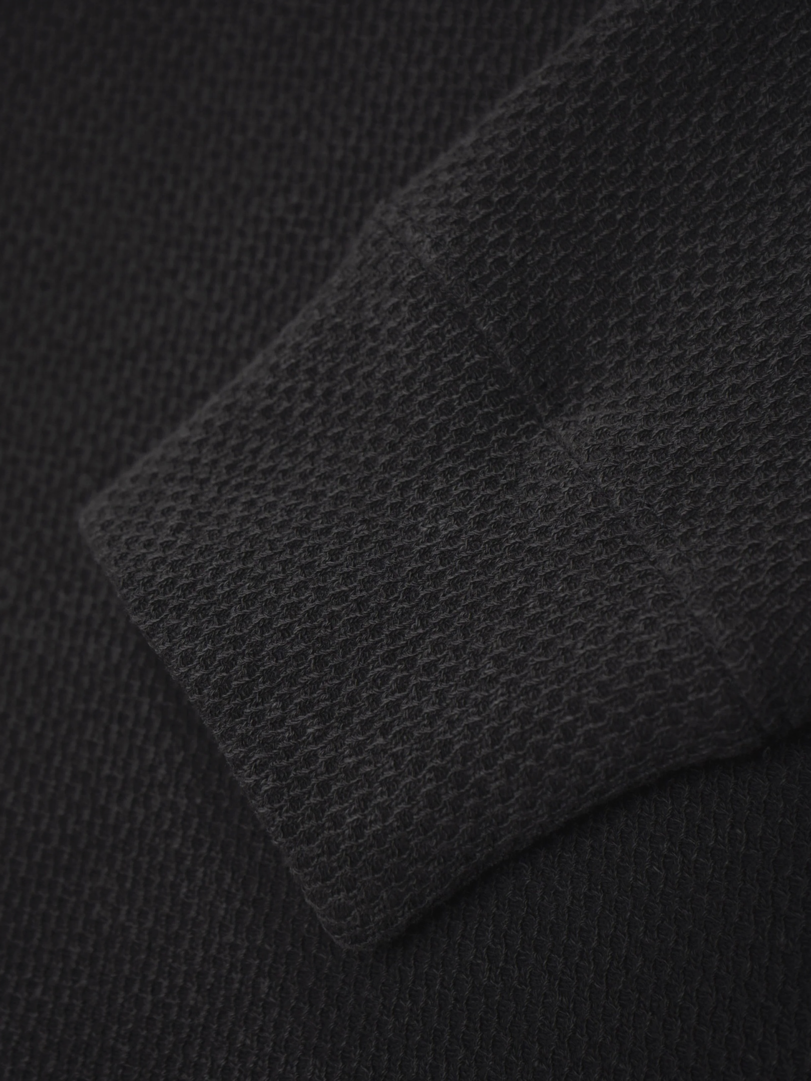 LW217-RAGLAN-THERMAL-PIGMENT-CHARCOAL-03_clipped_rev_1.png