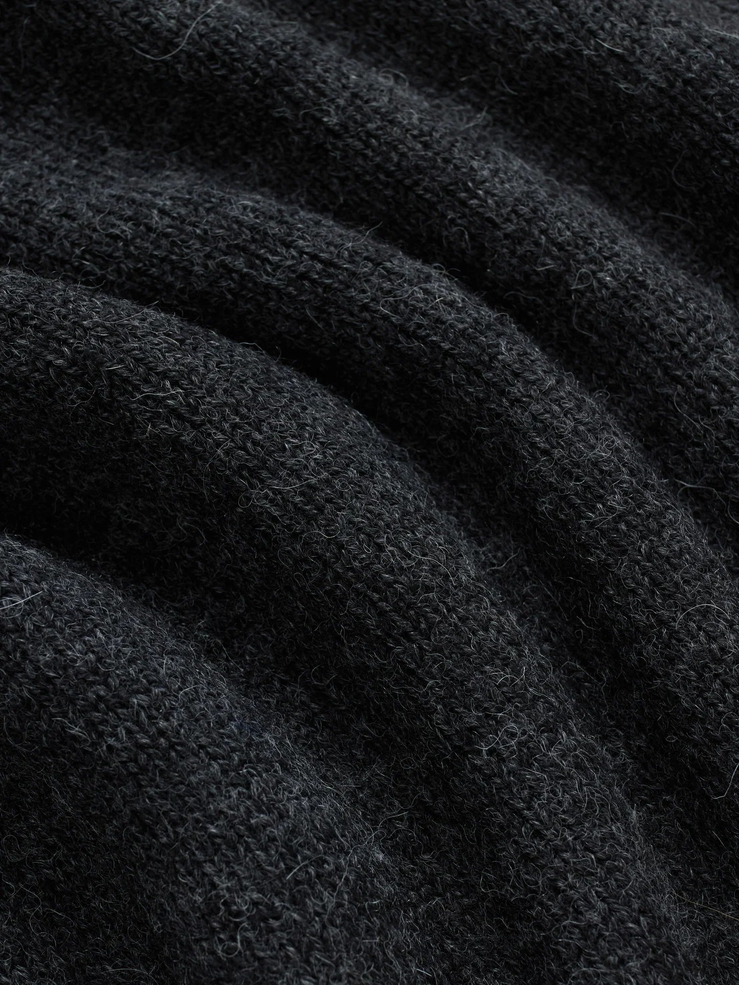 3S-12DEC25_FW26_ROLL_NECK_SWEATER_CHARCOAL_D2.jpg.webp