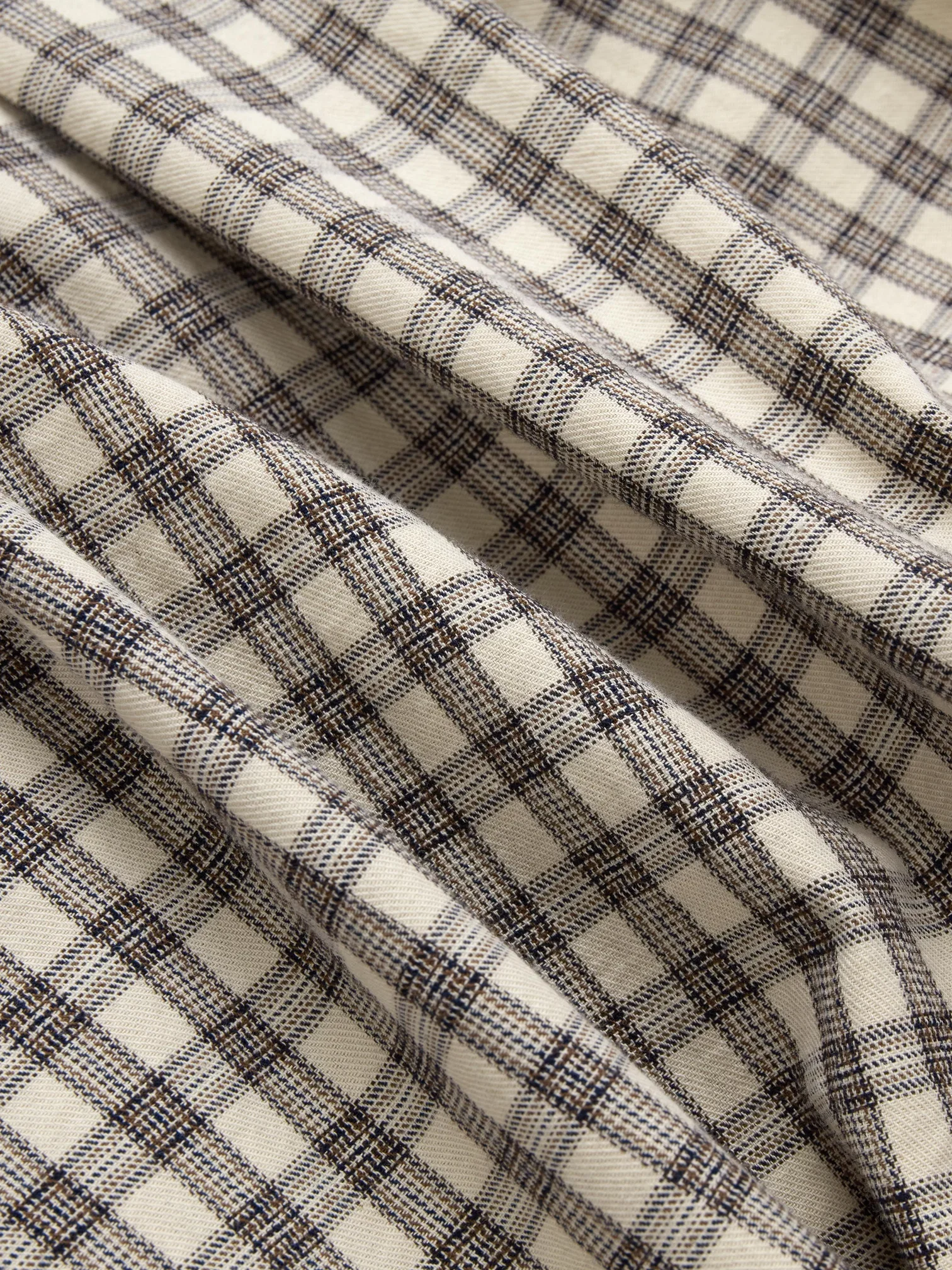 3S-12DEC25_FW26_OPEN_COLLAR_SHIRT_ECRU_MICROCHECK_D2.jpg.webp