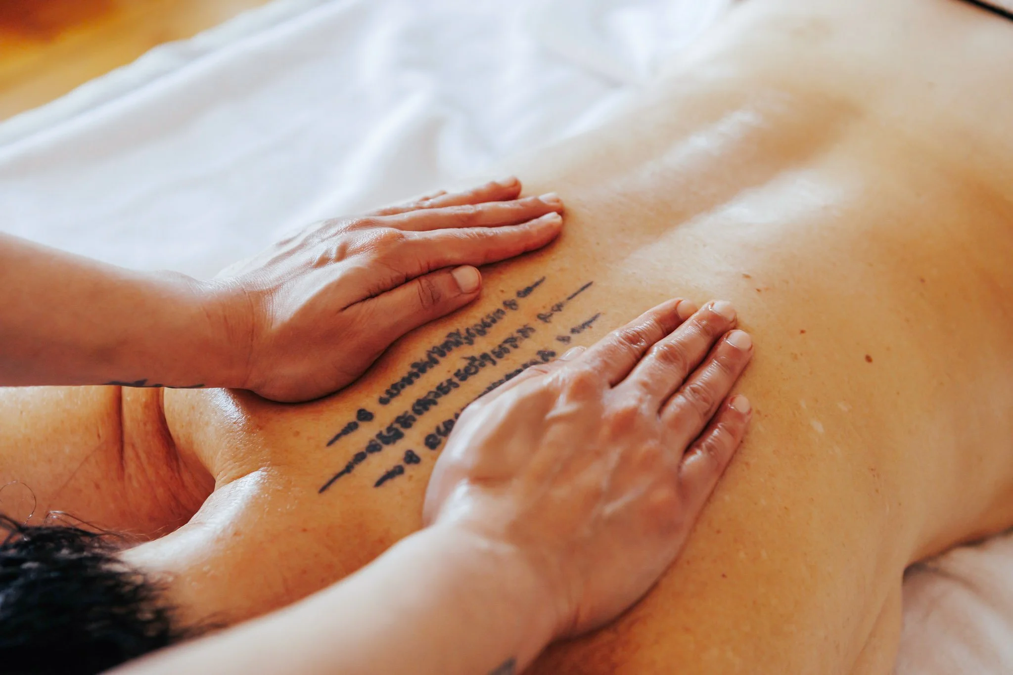 Abhyanga massage hands on client body