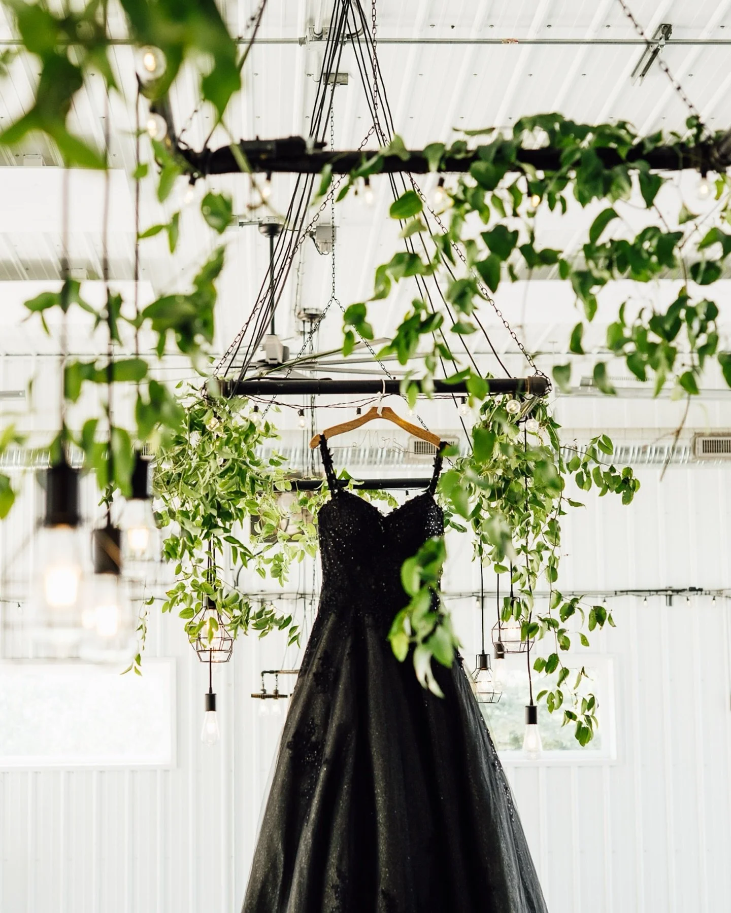 @73kimmie had a black wedding dress and I&rsquo;m in love 😍😍😍 every single detail from their special day at @52northvenue was immaculate, especially the florals from @stems_reddeer 🔥🔥

Venue - @52northvenue 
Florals - @stems_reddeer 
Videographe