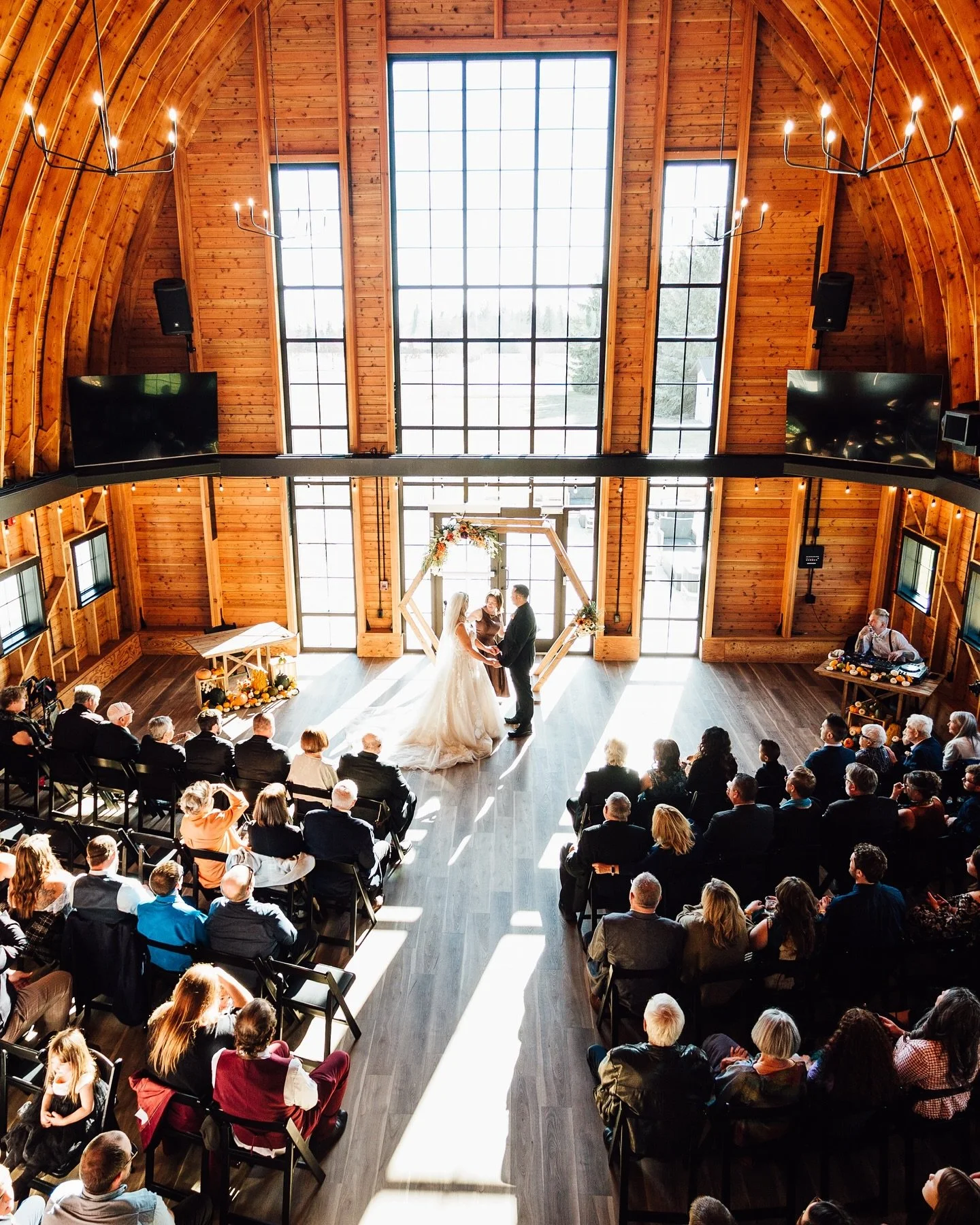 I was lowkey nervous for this ceremony (and honestly for every ceremony, pre ceremony jitters are real for photographers too) because the light coming through the windows was so intense but I LOVE how the photos turned out! 😍😍😍

Venue: @westwood.e