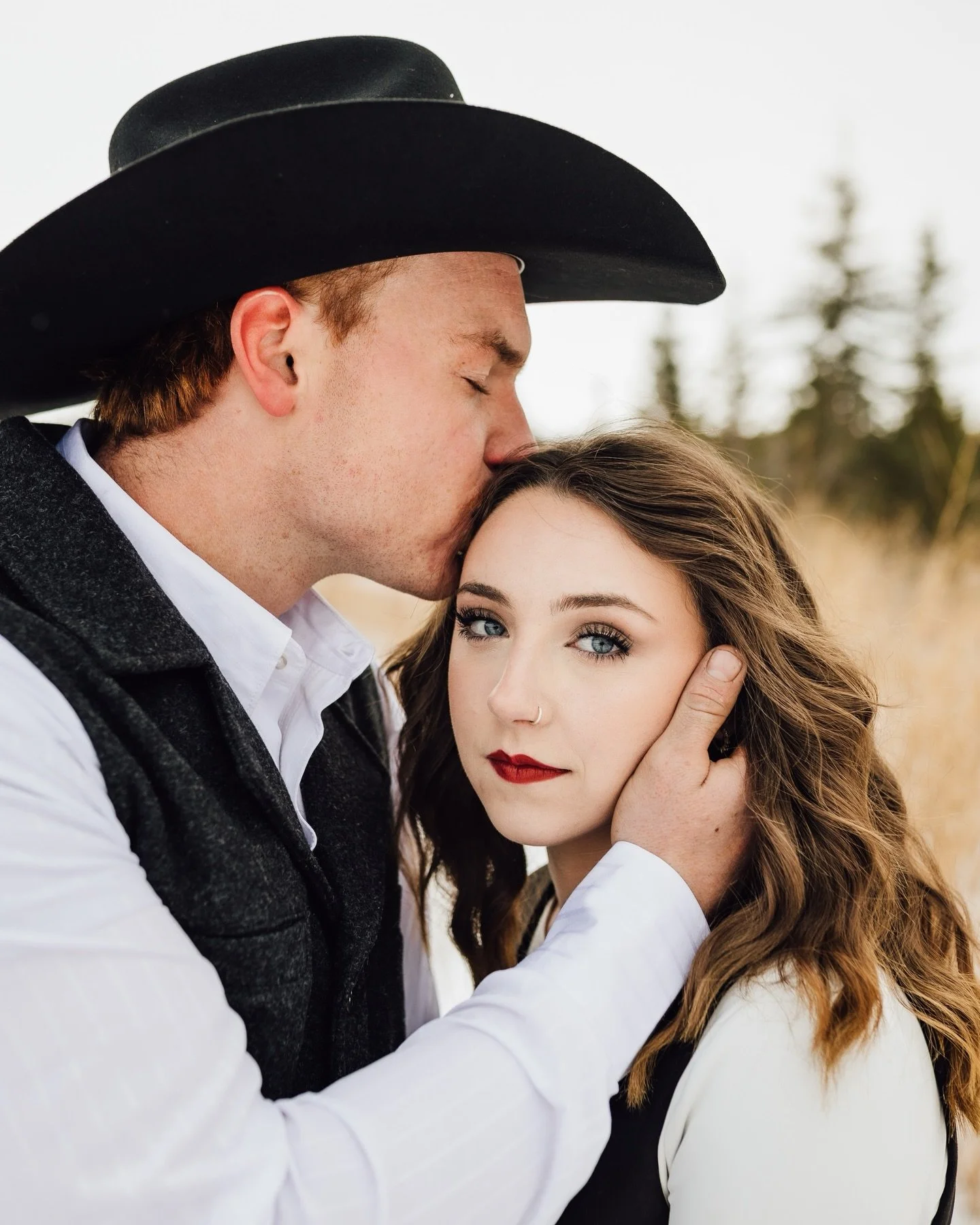 Another cutie winter engagement session 🥰 you&rsquo;d never guess how cold it was from the heat in these pics 🔥