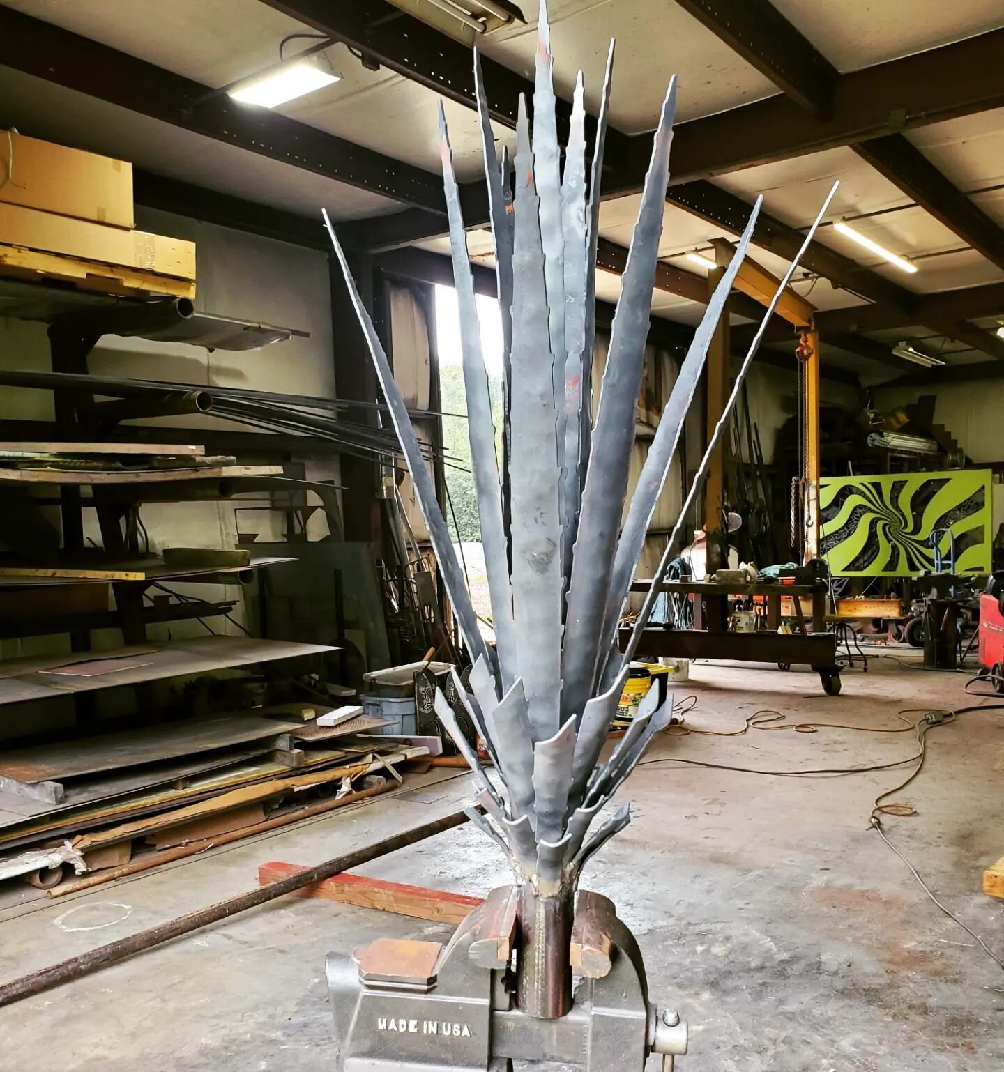 Lots of hammering and I have an almost complete agave. This and other garden sculptures will be available @ Cedarhurst Art and Craft Fair - Sept 9, 10, 11. Hope to see you there!

#cedarhurst #blacksmith #fabrication #desert #agave #plants #sculpture