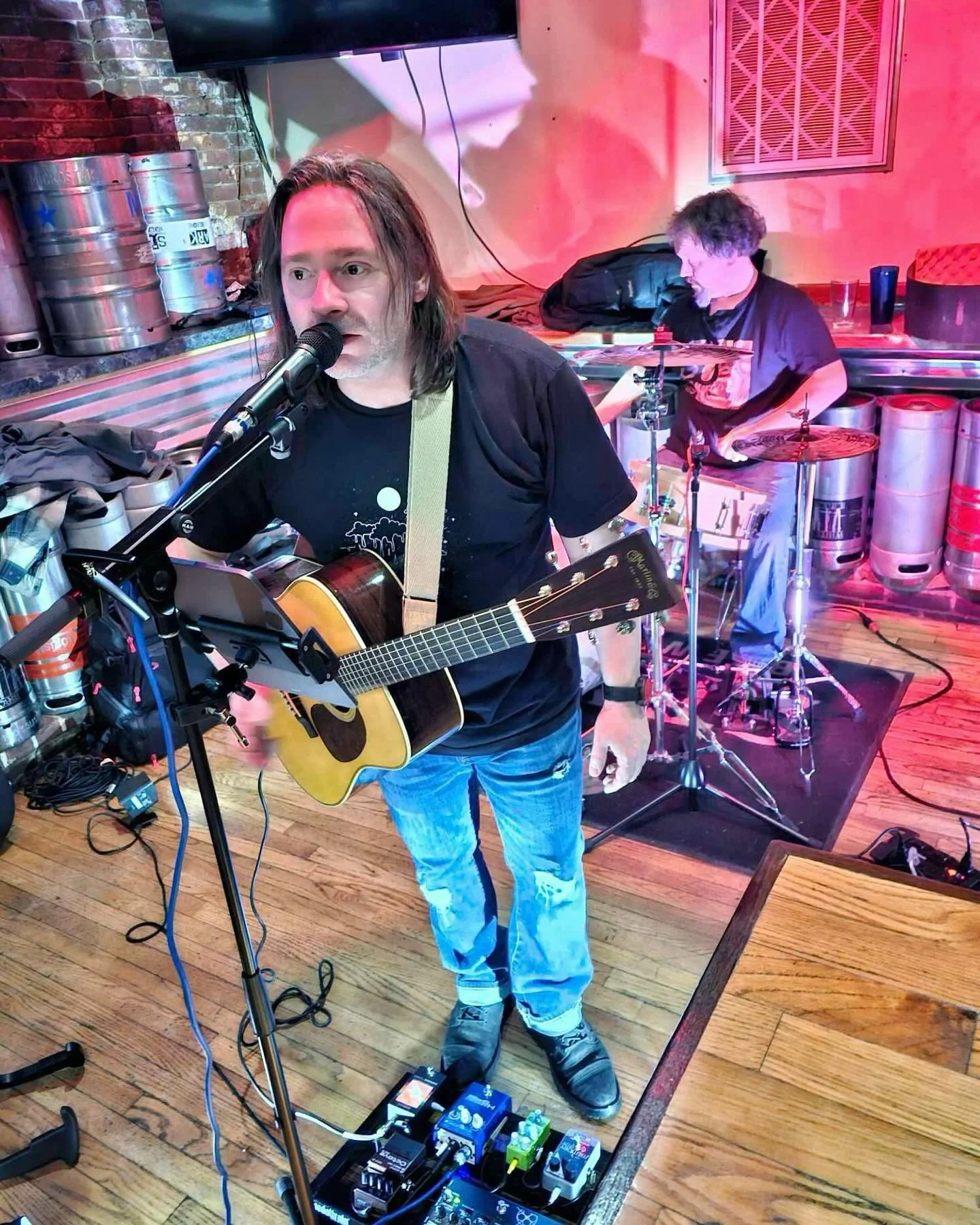 I don&rsquo;t know much.  But I am pensive, at least. Always wanted to use that word in a sentence. 

#nhmusic #bostonmusicscene #newenglandmusic #horseflygulch #whatever #starkbrewingco #acousticduo