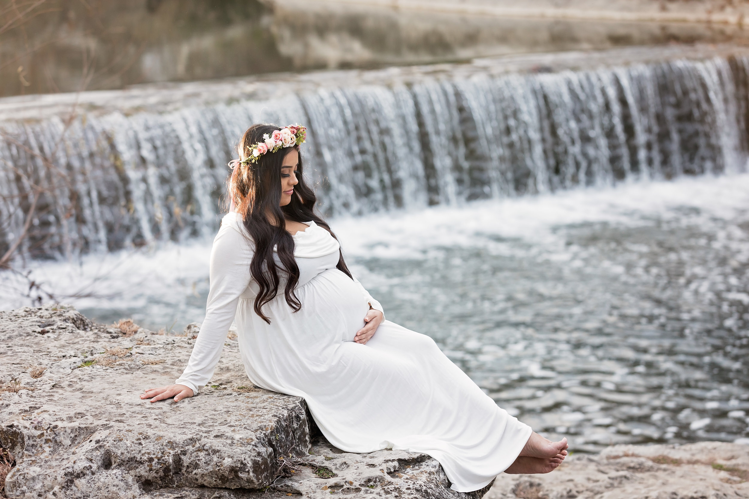 maternity session round rock waterfall