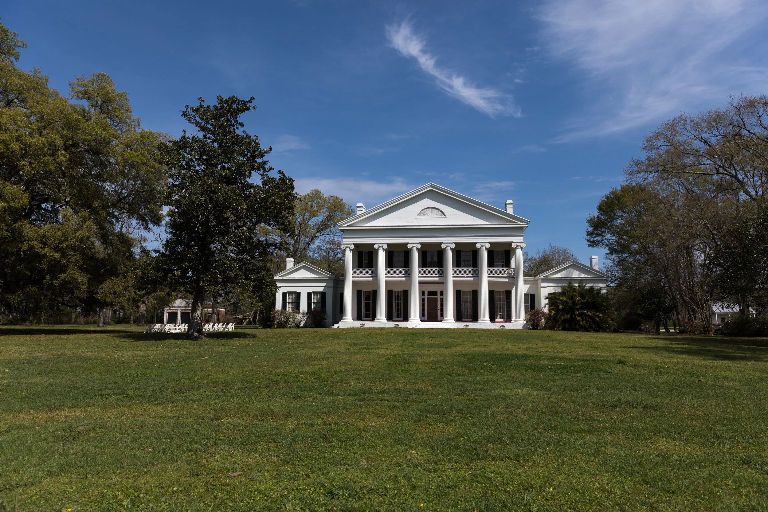 Madewood Plantation in Napoleonville, Louisiana, the venue for a New Orleans destination wedding photographed by Jessica Doffing.