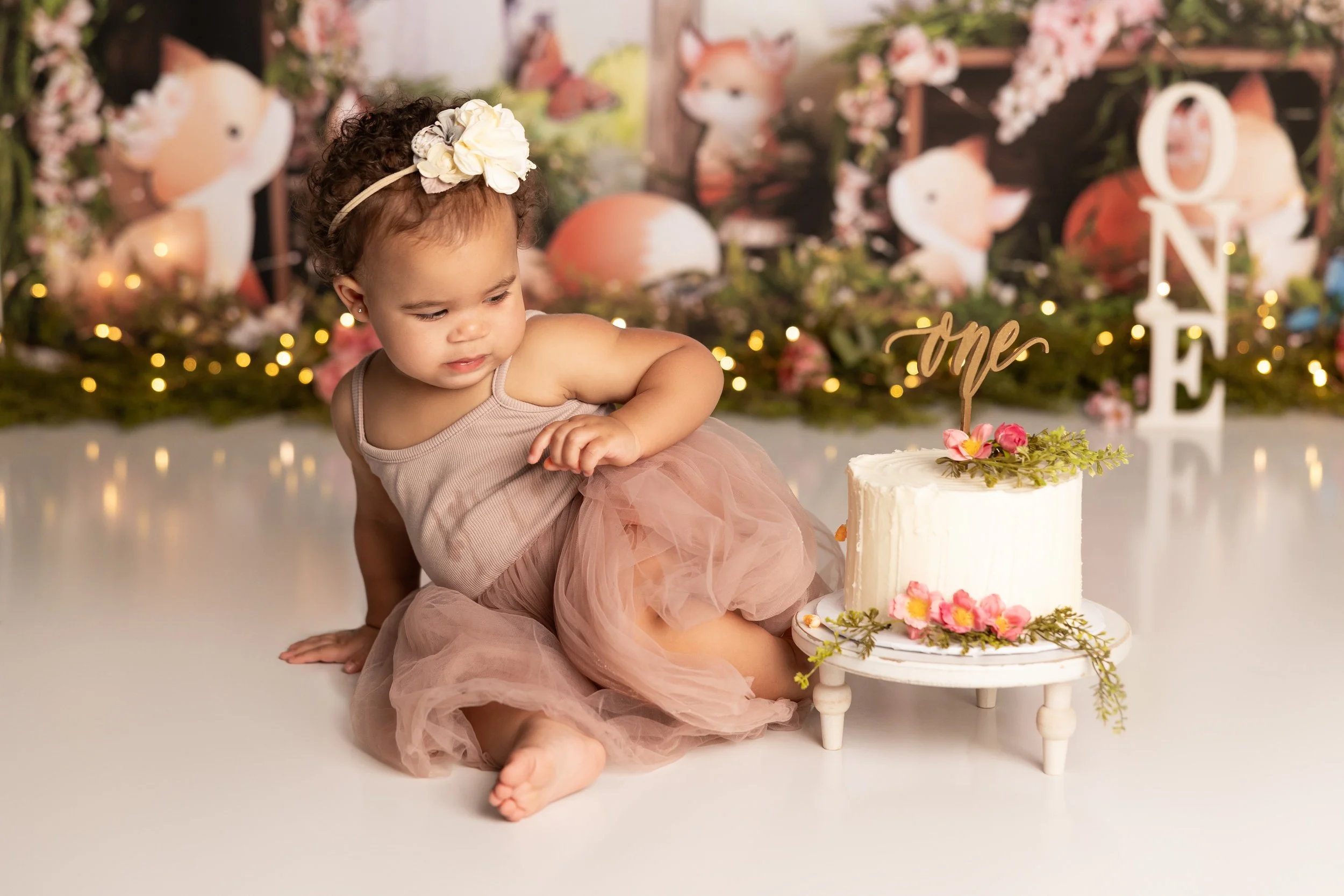 first-birthday-cake-smash-photoshoot-twinkle-lights