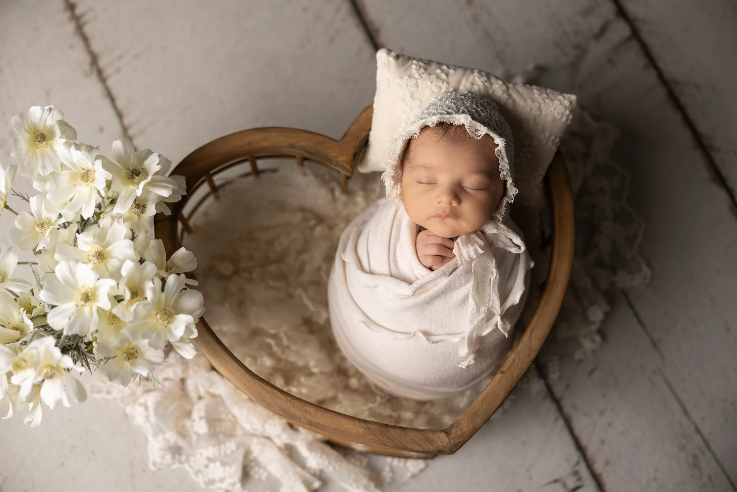 newborn-photography-basket-pose-outfit.jpg