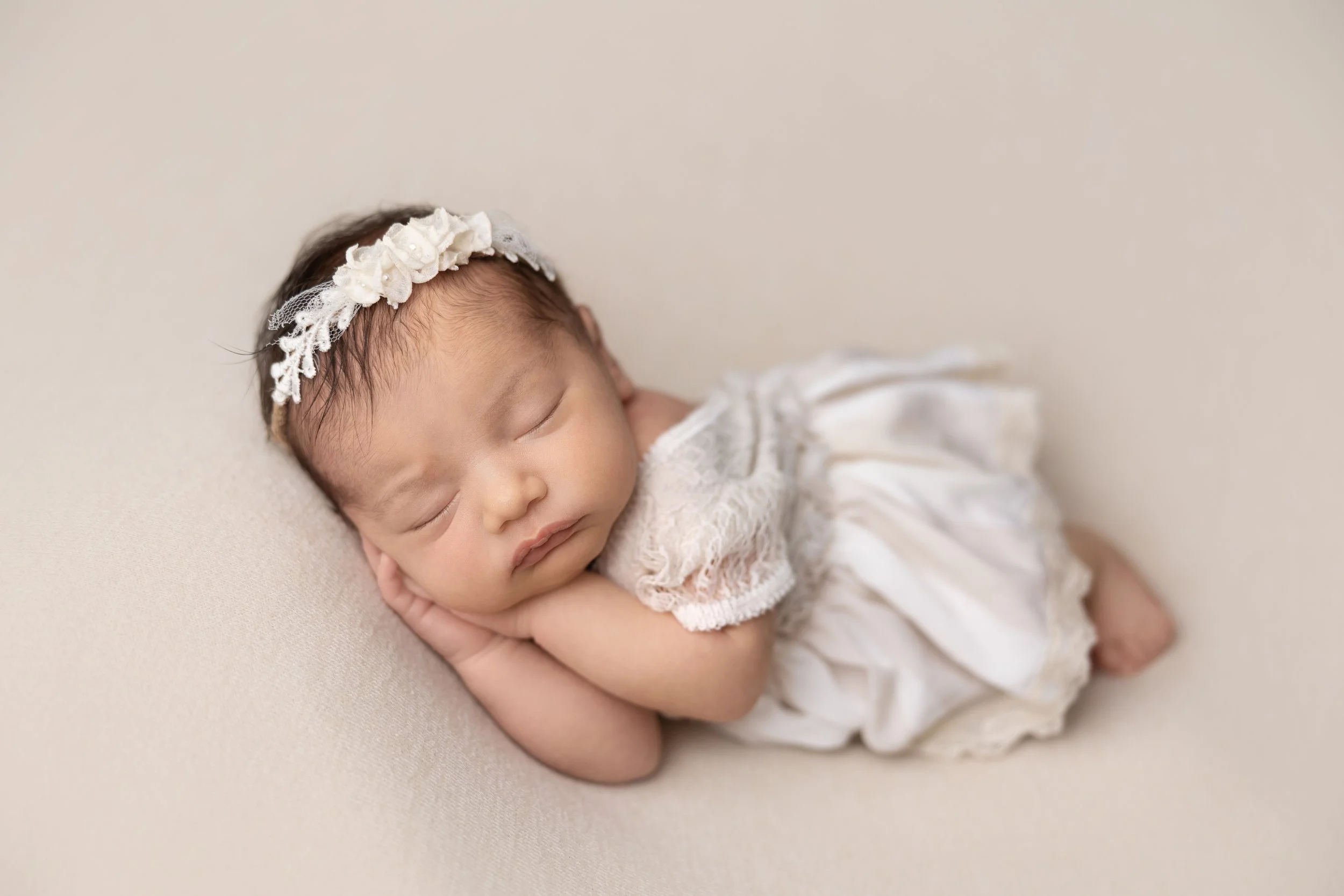 newborn-photography-relaxed-side-pose.jpg