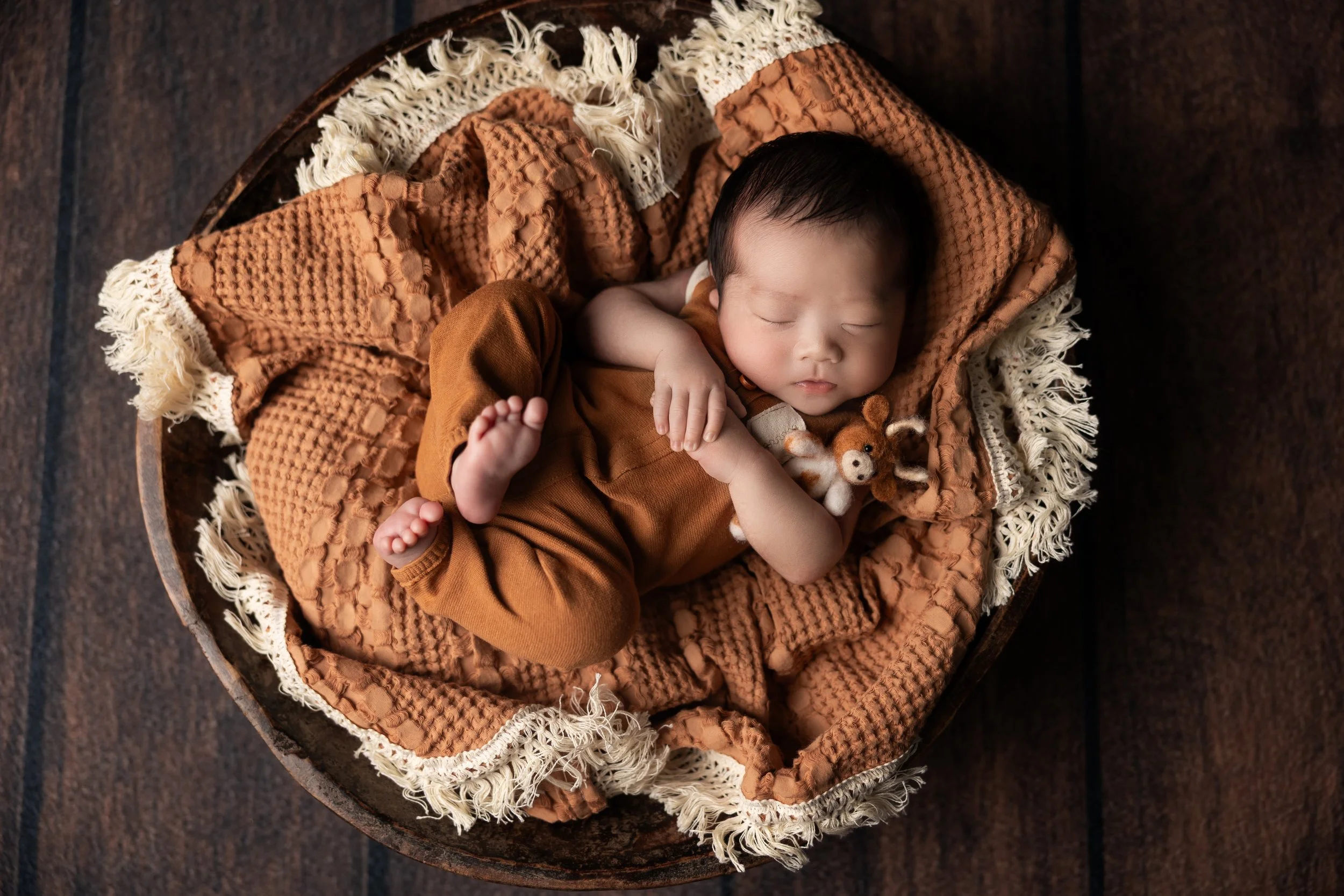 newborn-baby-boy-burnt-orange-longhorn