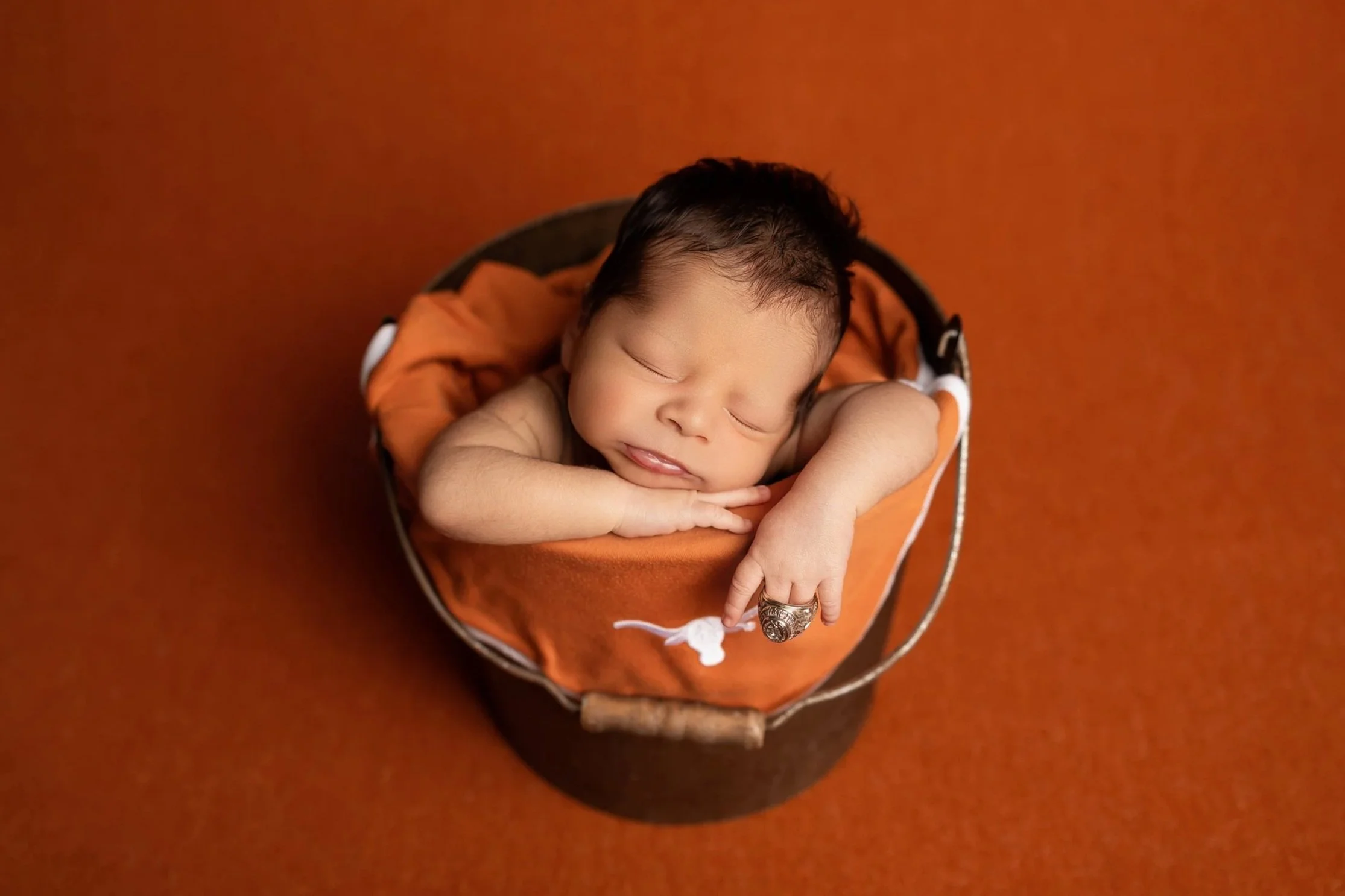 newborn-baby-bucket-Longhorns-ring