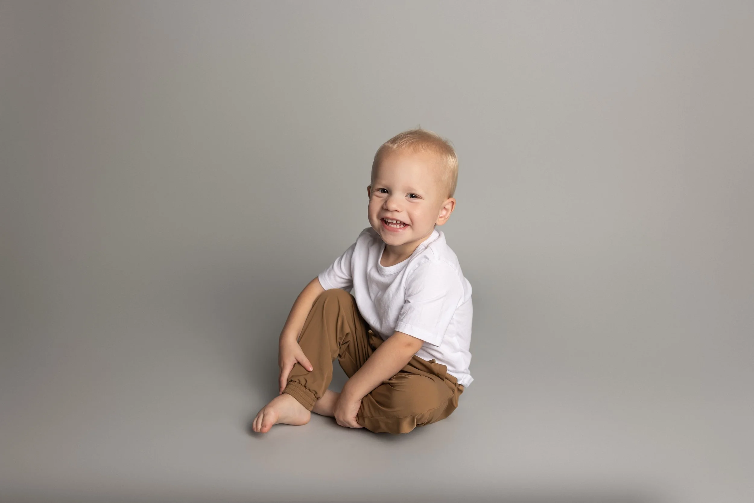 minimal toddler photoshoot 2 year old milestone session