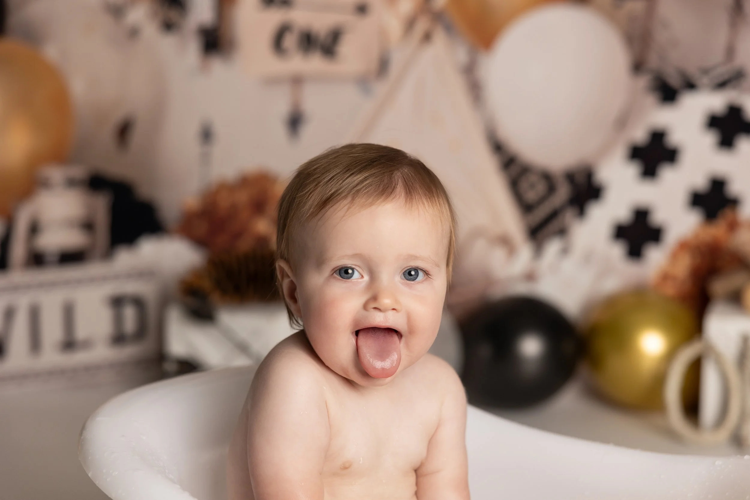 Cake smash bath photo – Wild One theme first birthday baby